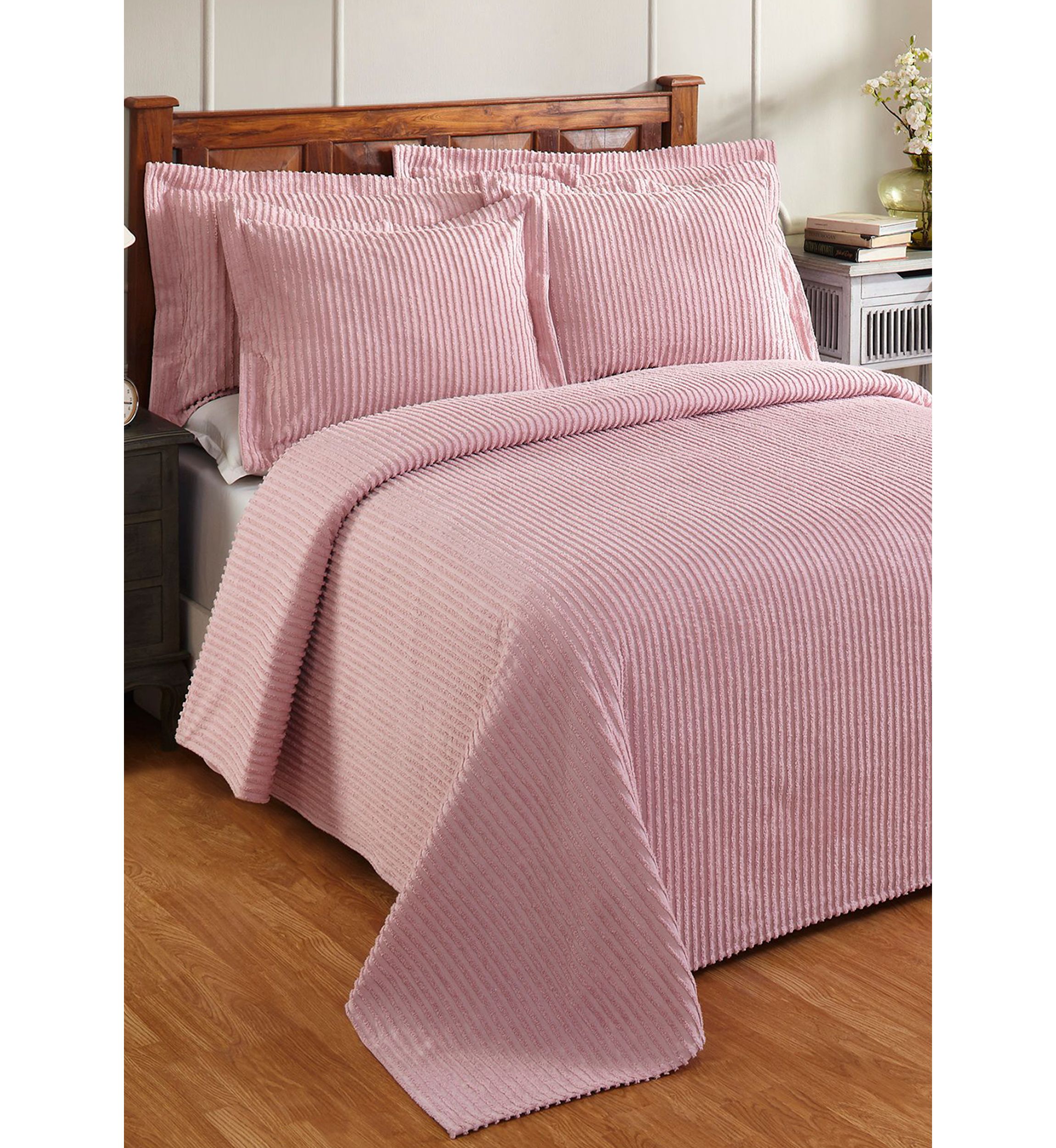 Jullian Collection Bedspread Set with Shams