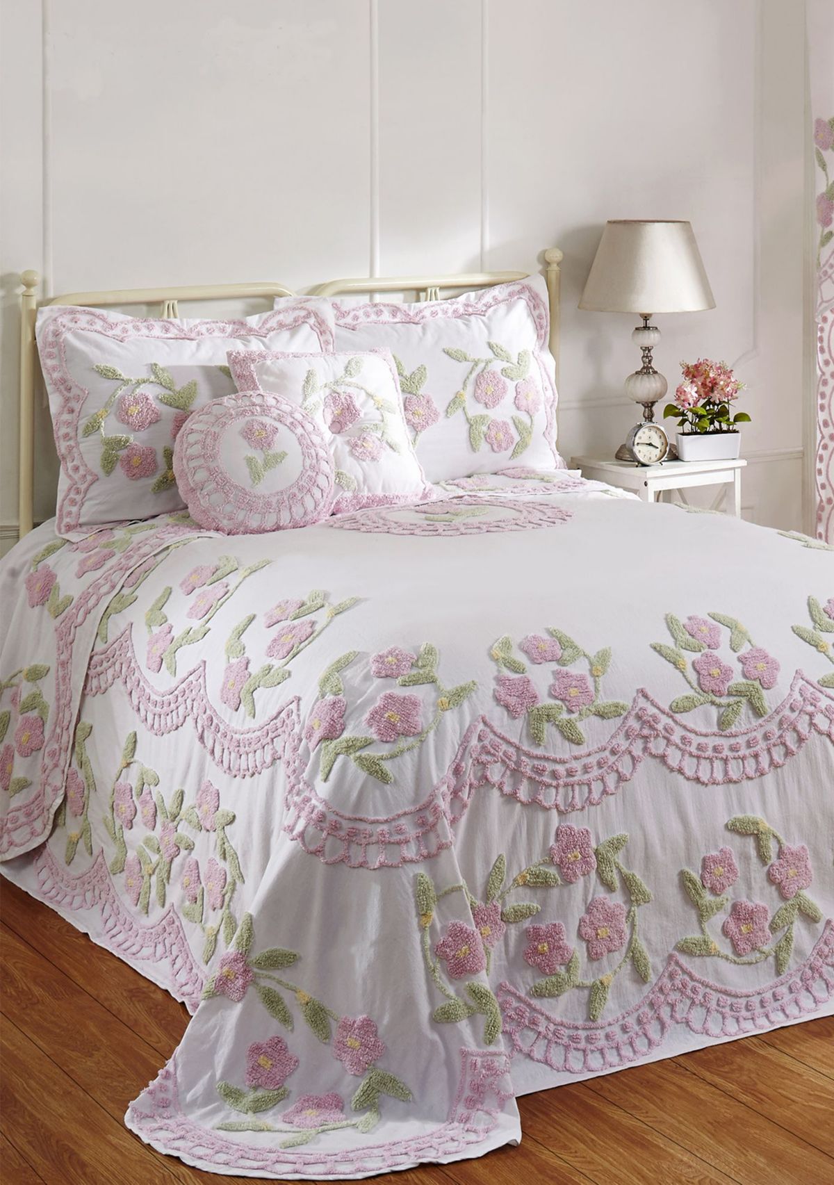 Bloomfield Collection 7 PC Bedspread Set with Shams