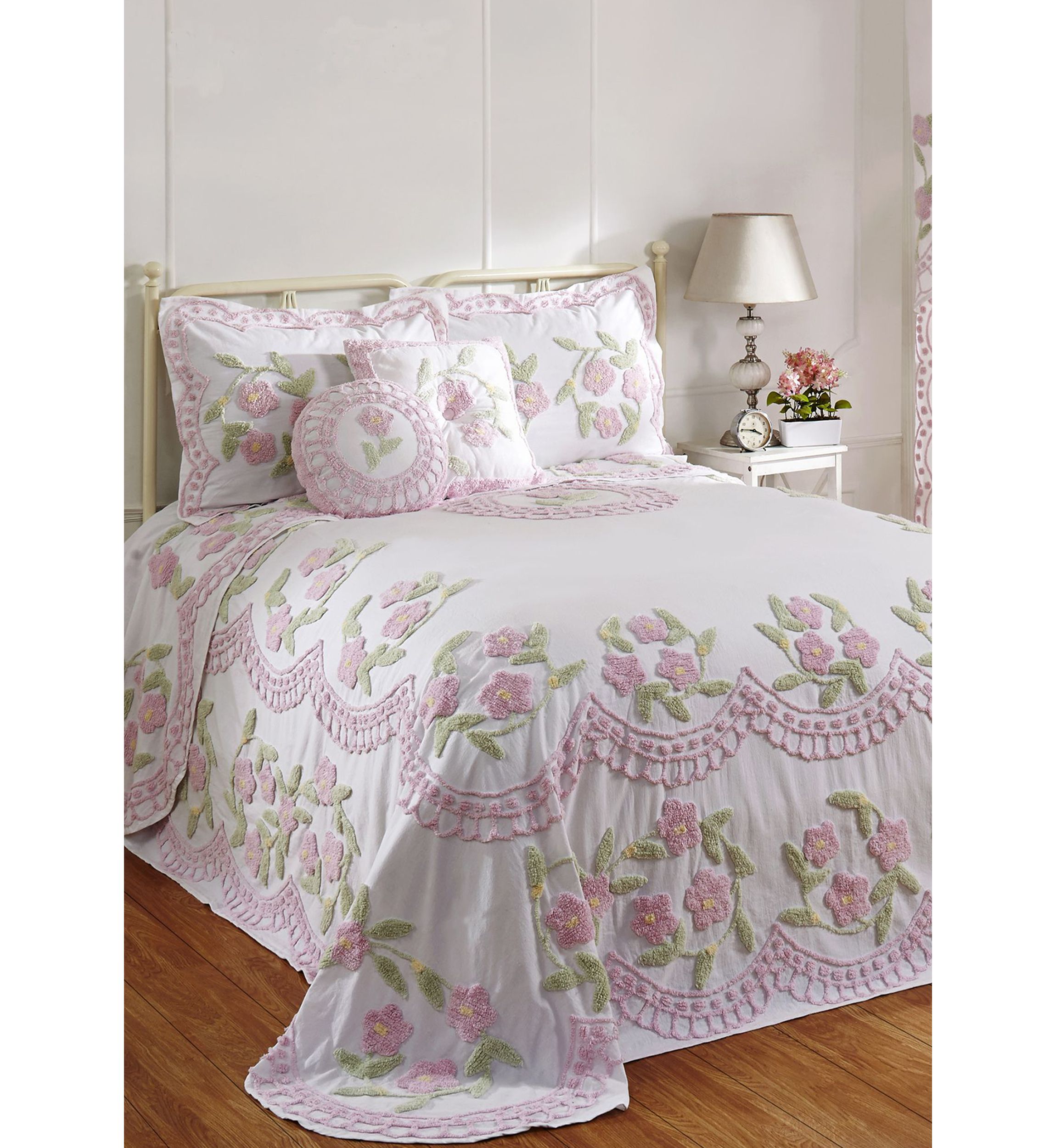 Bloomfield Collection 7 PC Bedspread Set with Shams
