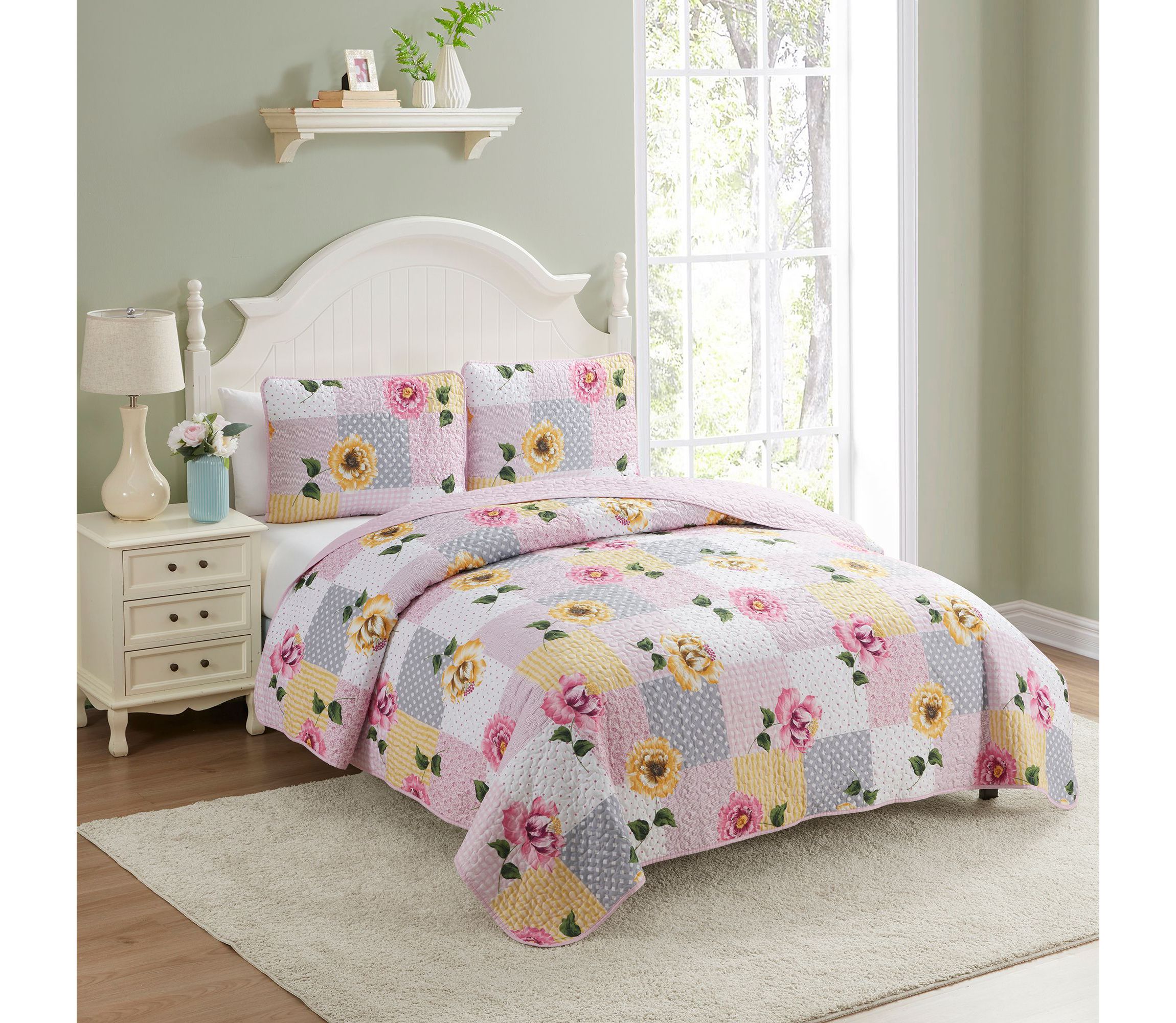 Floral Patchwork Printed Quilt Set