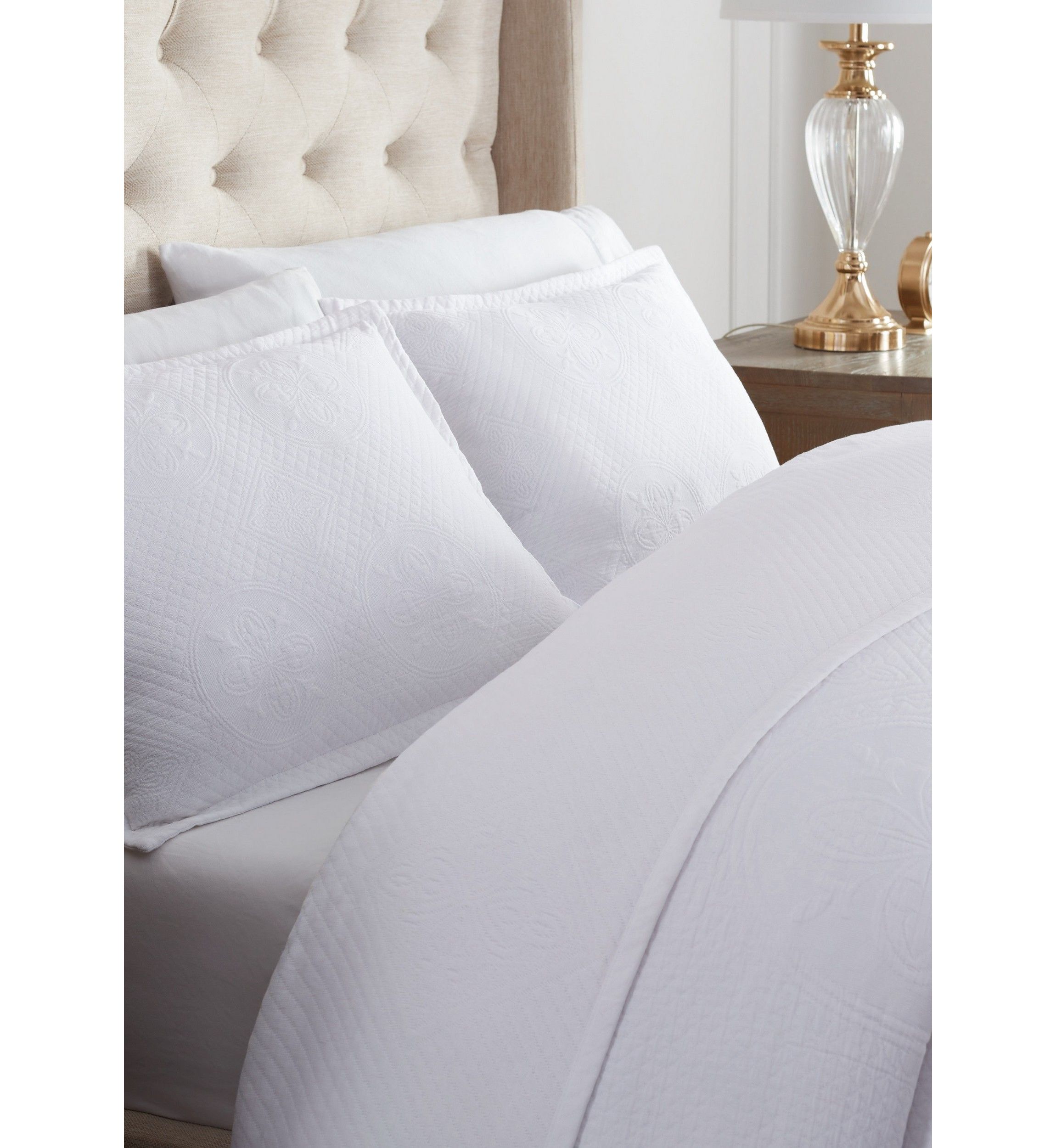 MATELASSE OVERSIZED BEDSPREAD SET