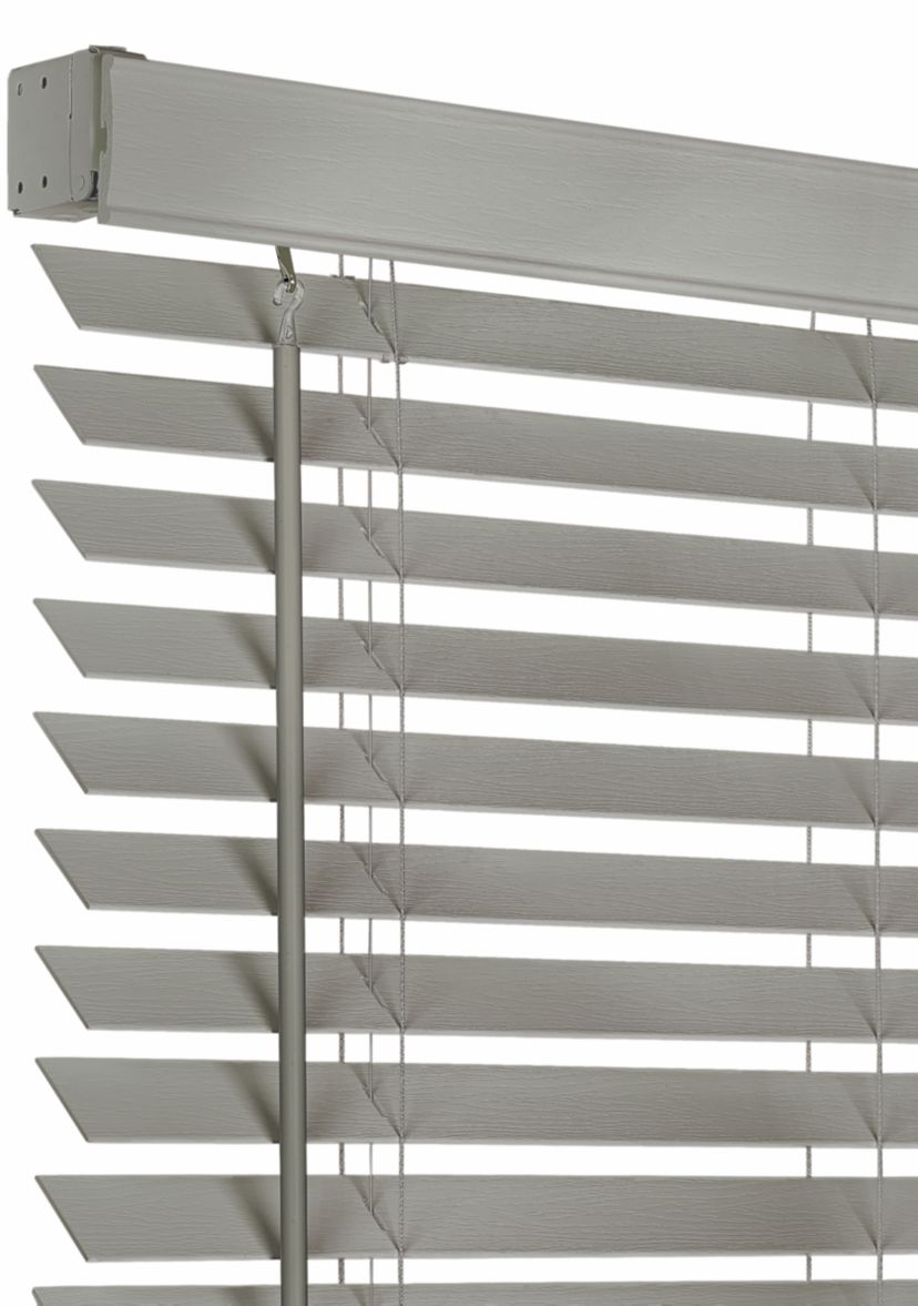 Cordless GII Madera Falsa 2" Faux Wood Plantation Blind