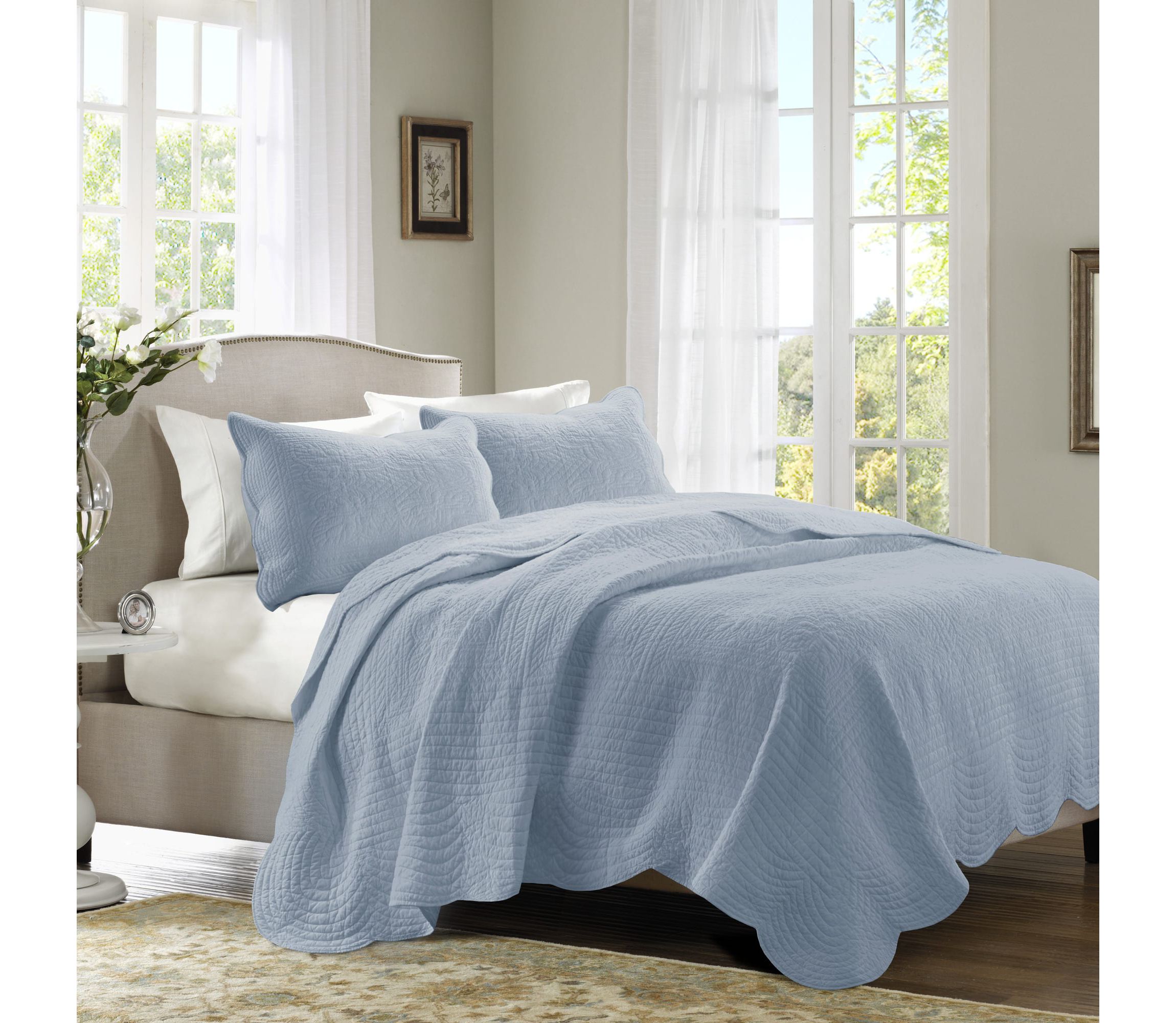 Tuscany 3 Piece Reversible Scalloped Edge Quilt Set