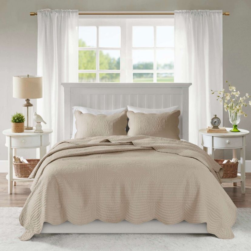 Tuscany 3 Piece Reversible Scalloped Edge Quilt Set