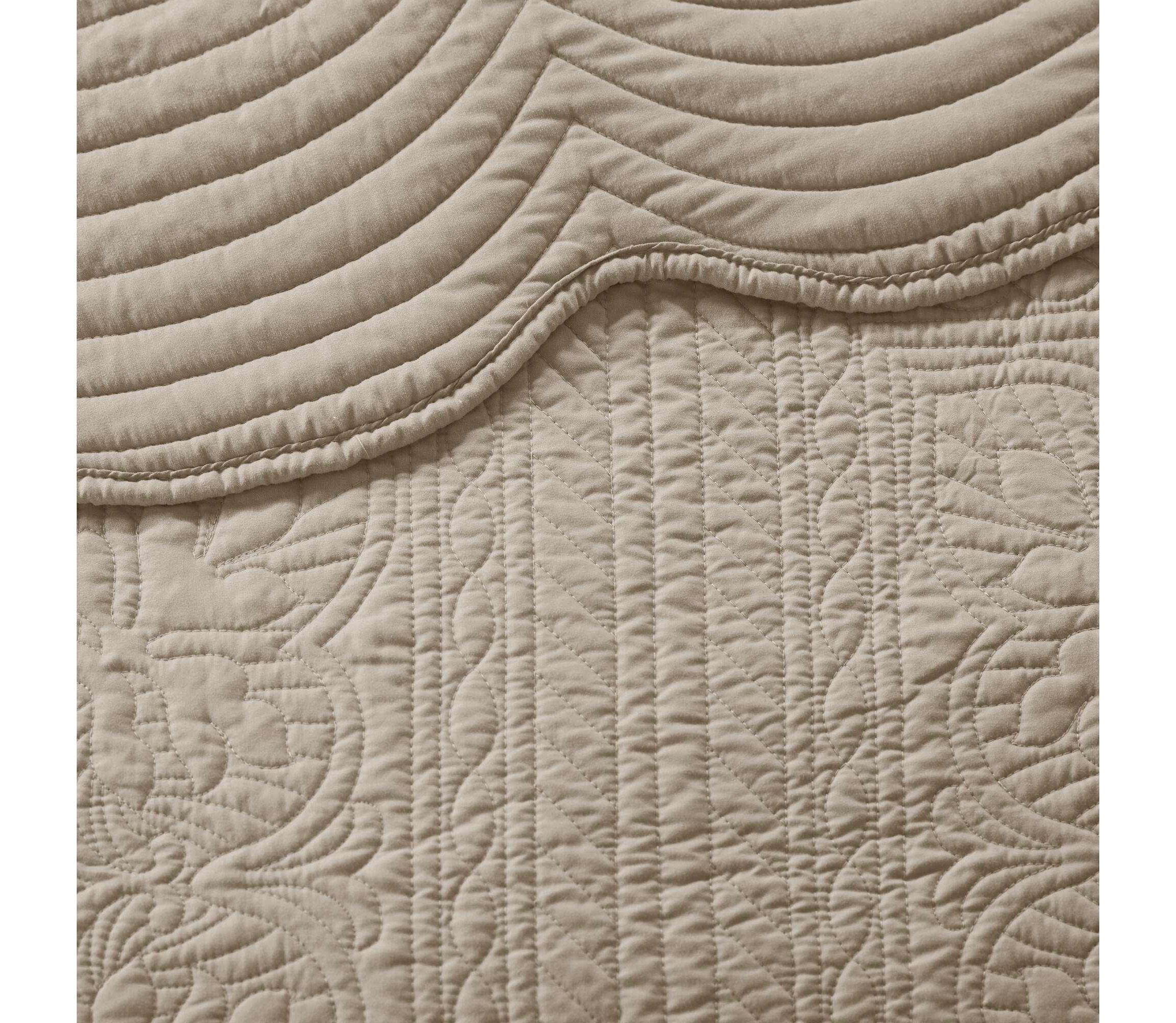 Tuscany 3 Piece Reversible Scalloped Edge Quilt Set