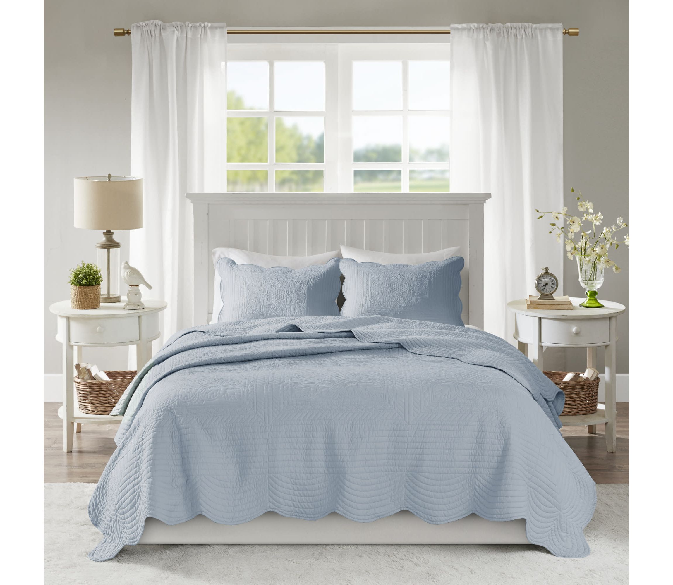 Tuscany 3 Piece Reversible Scalloped Edge Quilt Set