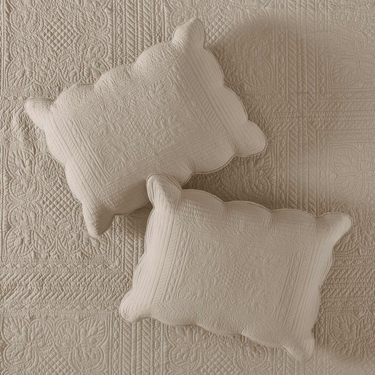 Tuscany 3 Piece Reversible Scalloped Edge Quilt Set