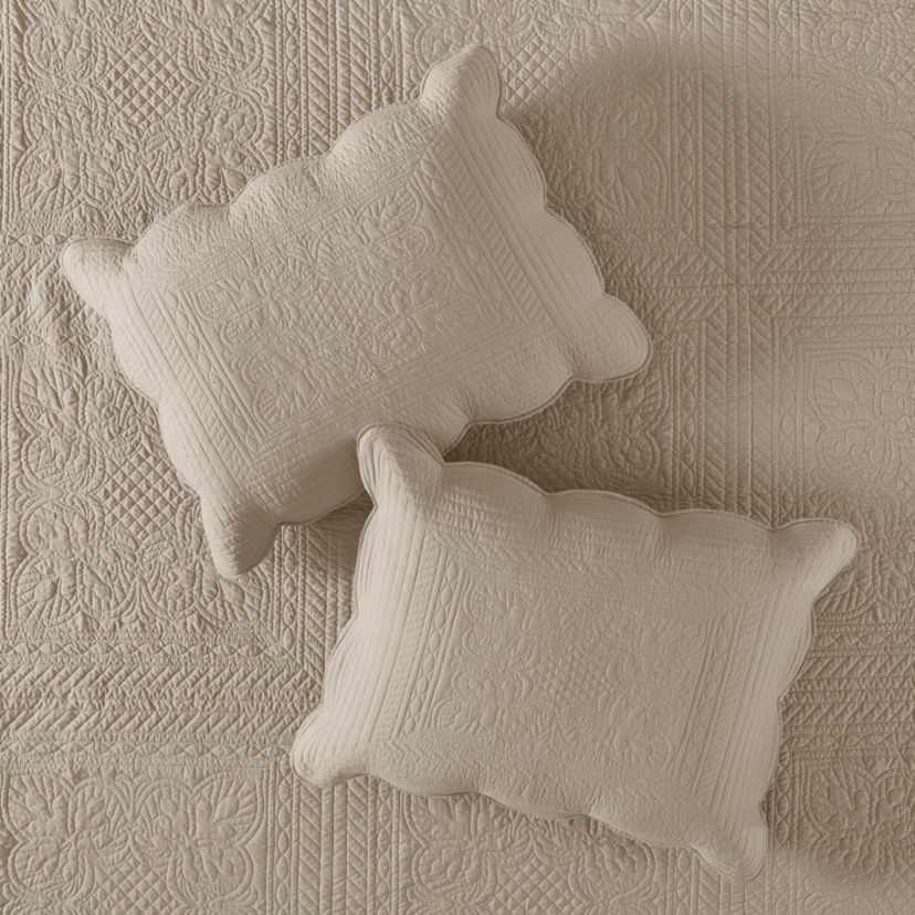 Tuscany 3 Piece Reversible Scalloped Edge Quilt Set