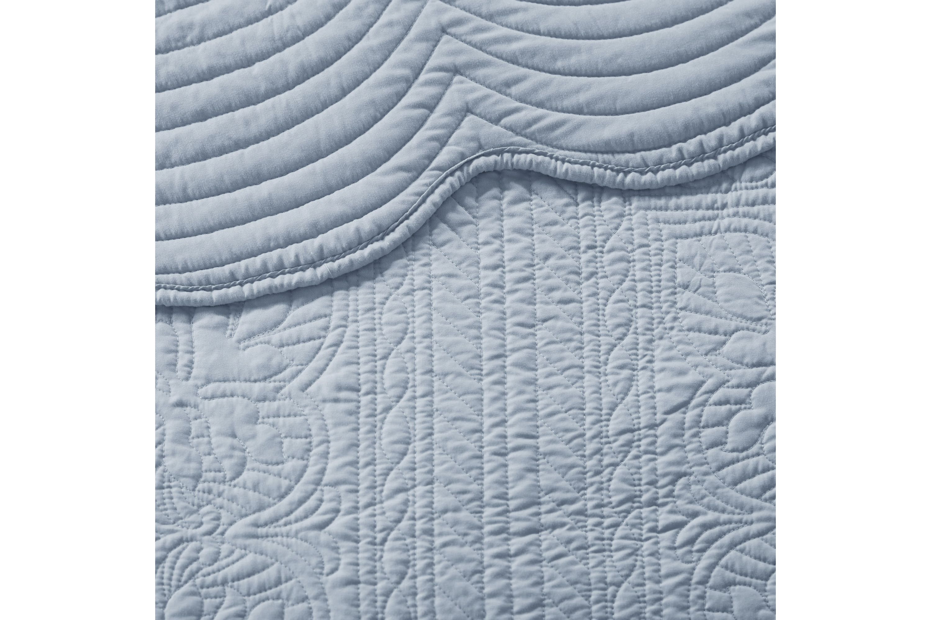 Tuscany 3 Piece Reversible Scalloped Edge Quilt Set