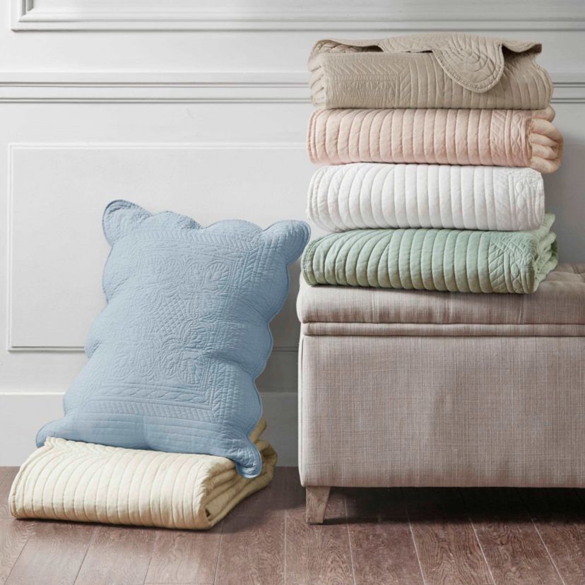 Tuscany 3 Piece Reversible Scalloped Edge Quilt Set