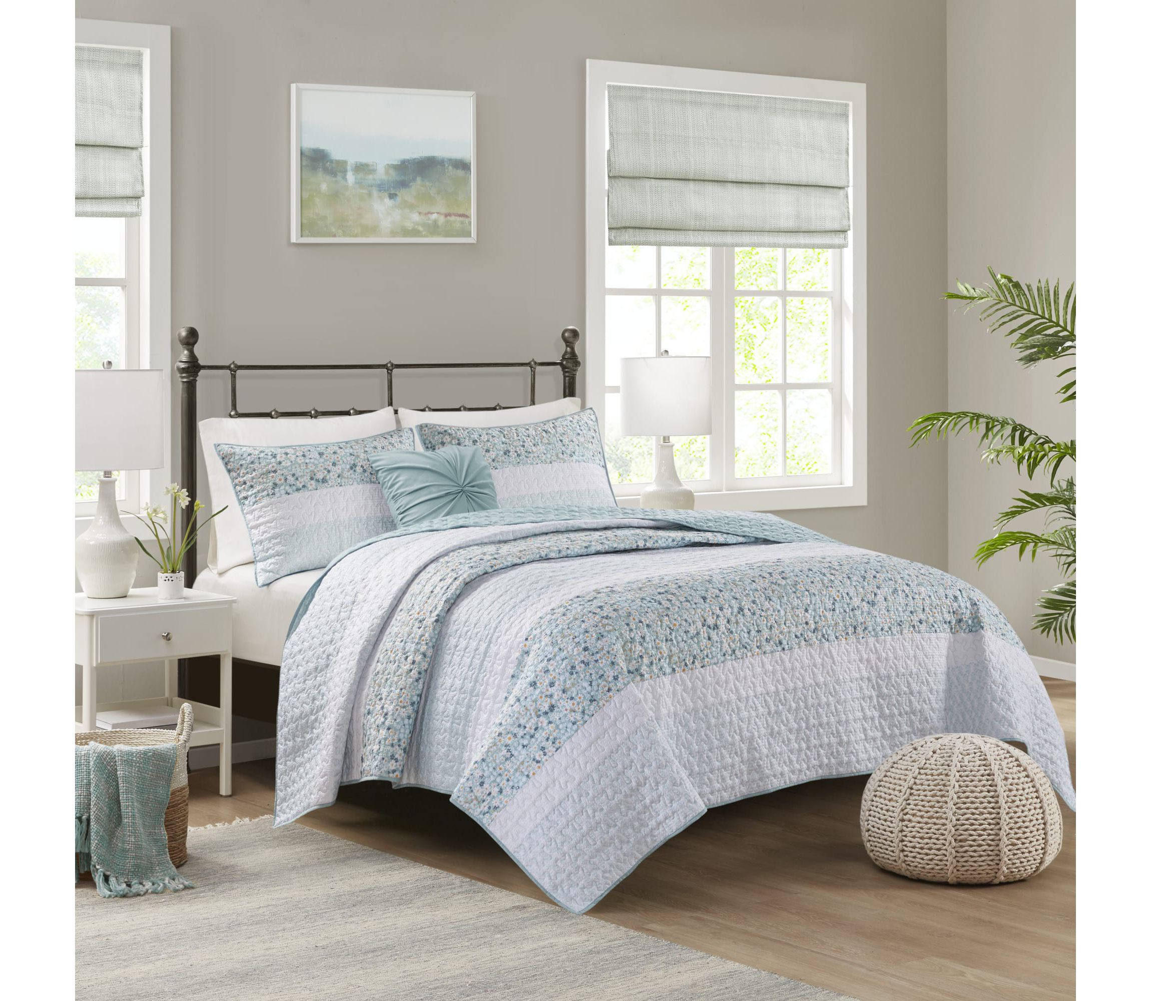 Caralie 4 Piece Seersucker Quilt Set with Throw Pillow