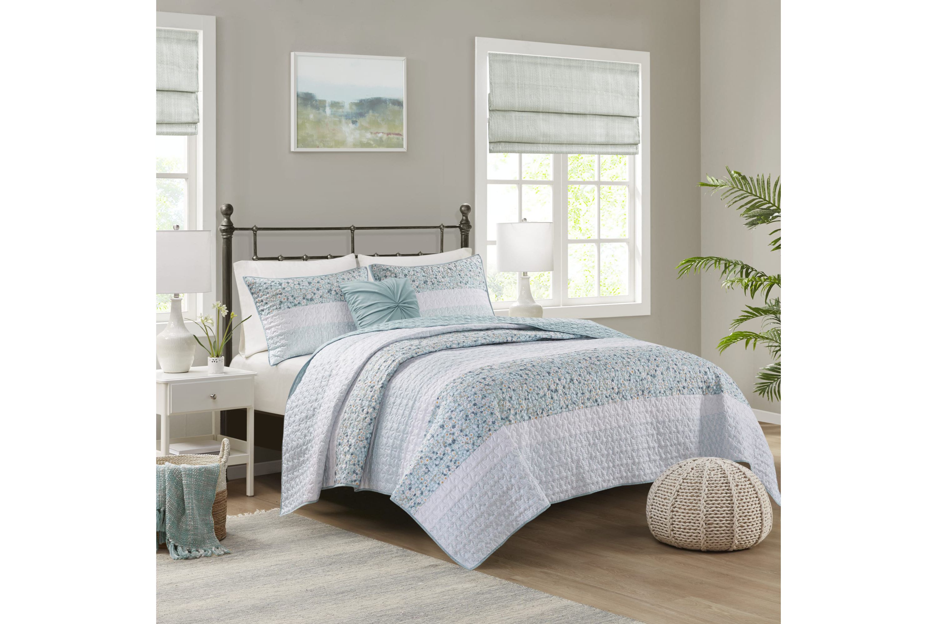 Caralie 4 Piece Seersucker Quilt Set with Throw Pillow