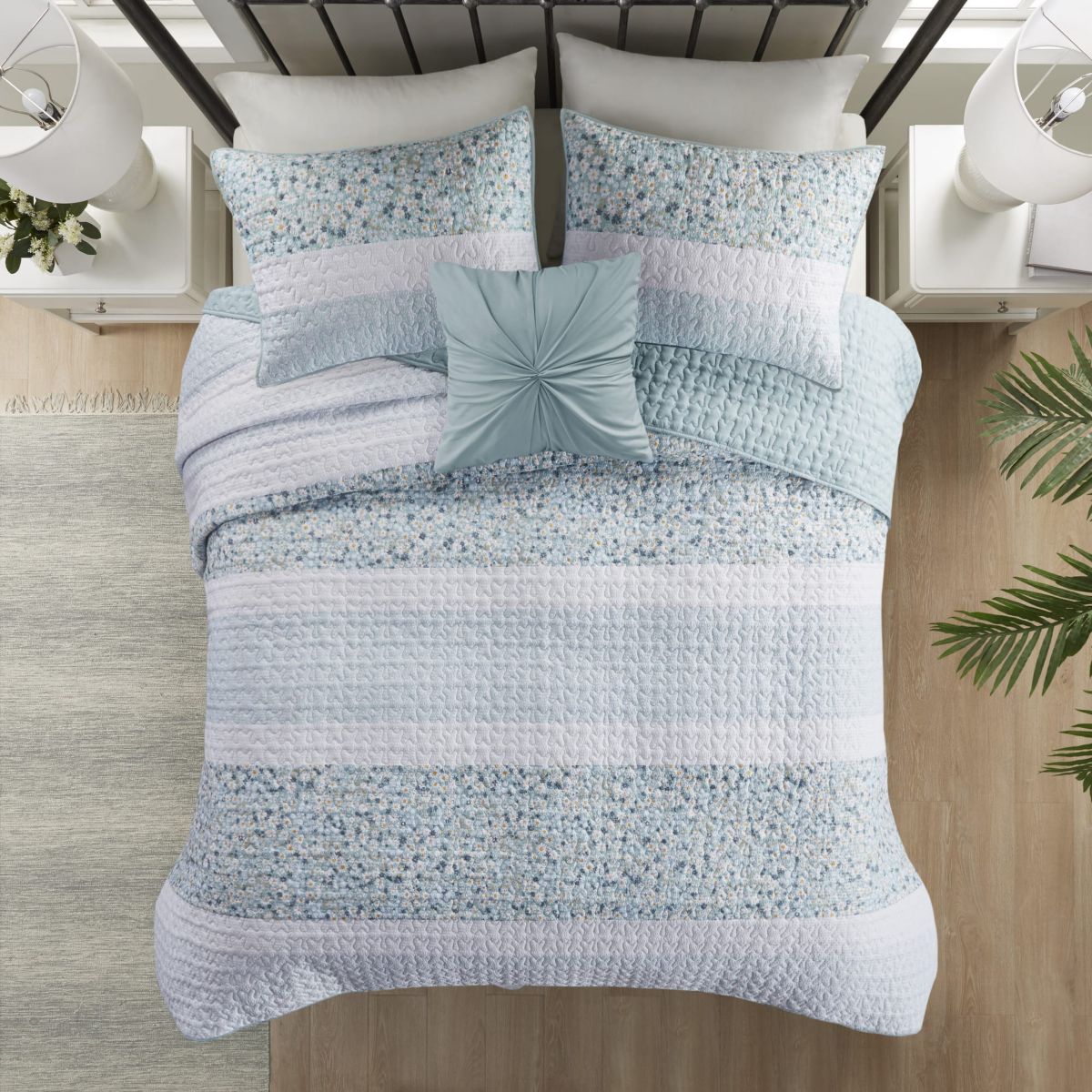 Caralie 4 Piece Seersucker Quilt Set with Throw Pillow