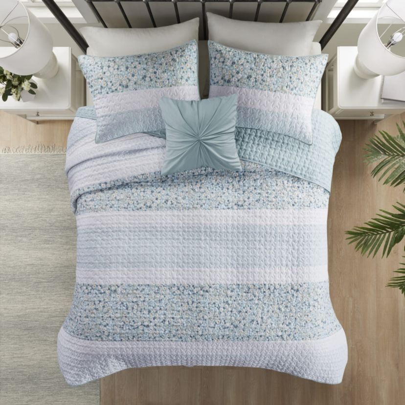 Caralie 4 Piece Seersucker Quilt Set with Throw Pillow