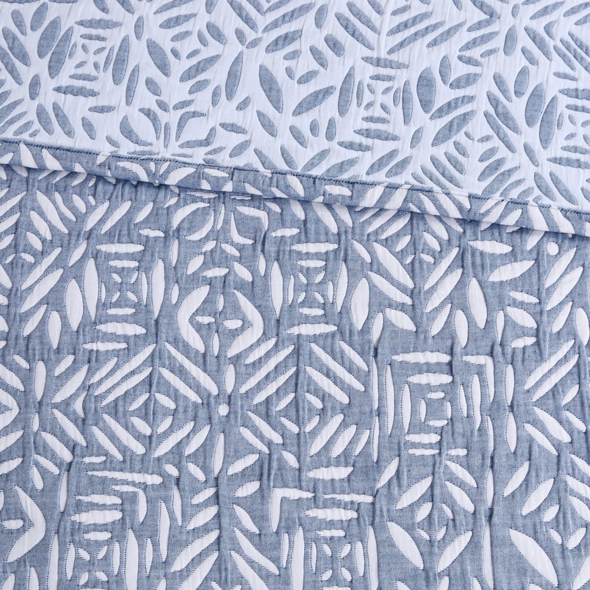 Harmony 4 Piece Oversized Reversible Matelasse Quilt Set with Throw Pillow