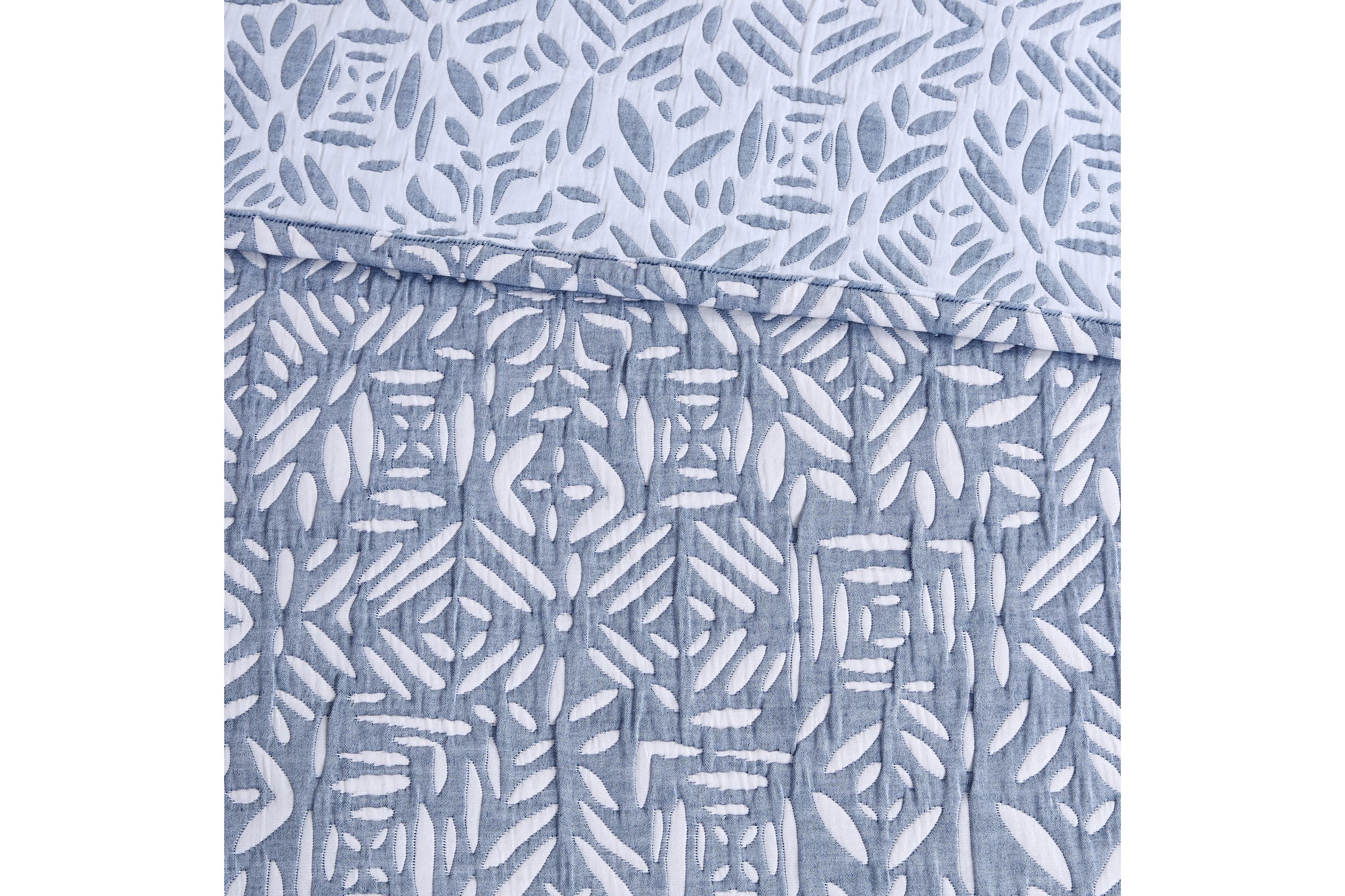 Harmony 4 Piece Oversized Reversible Matelasse Quilt Set with Throw Pillow