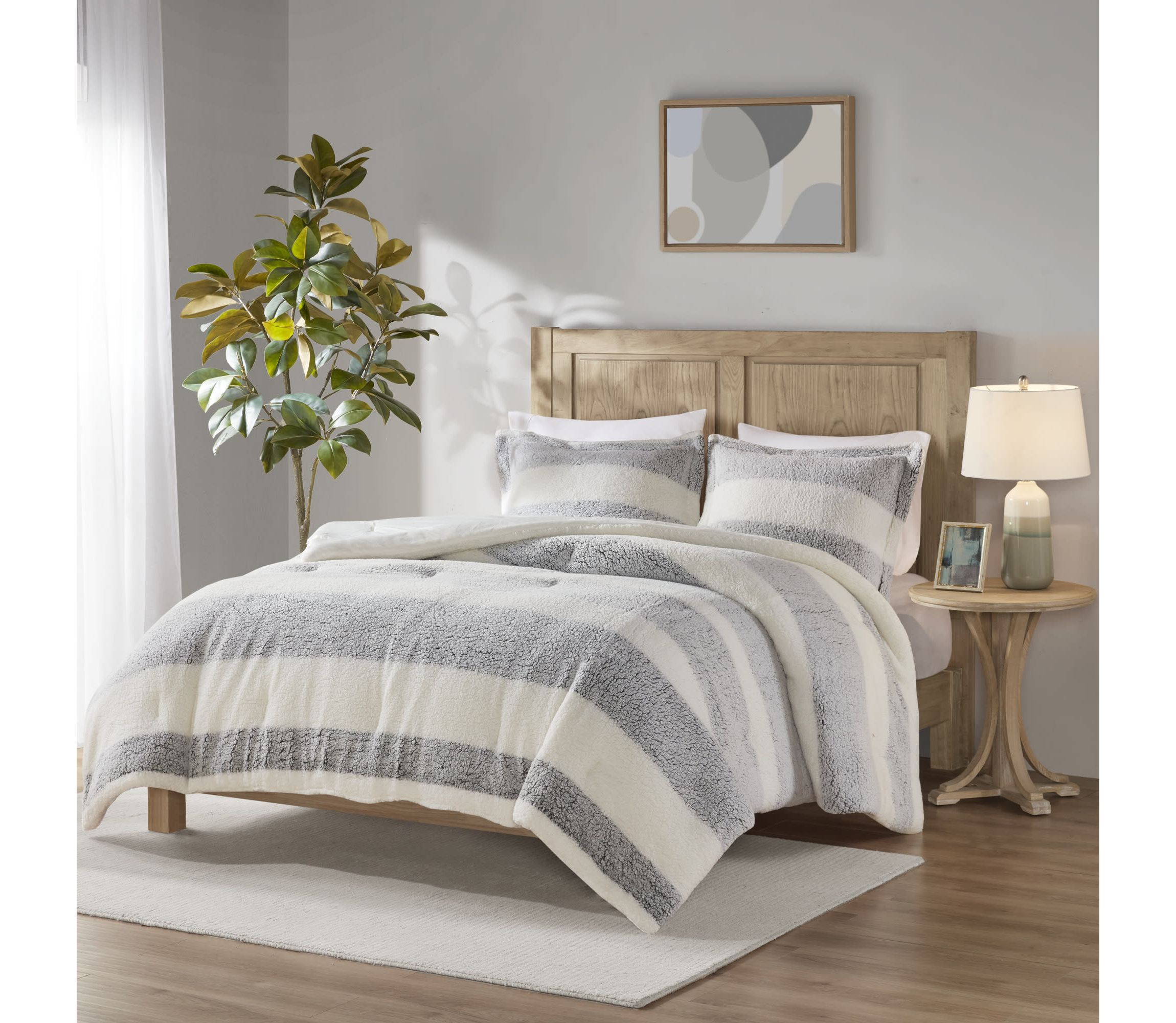 Hollis Sherpa Comforter Set