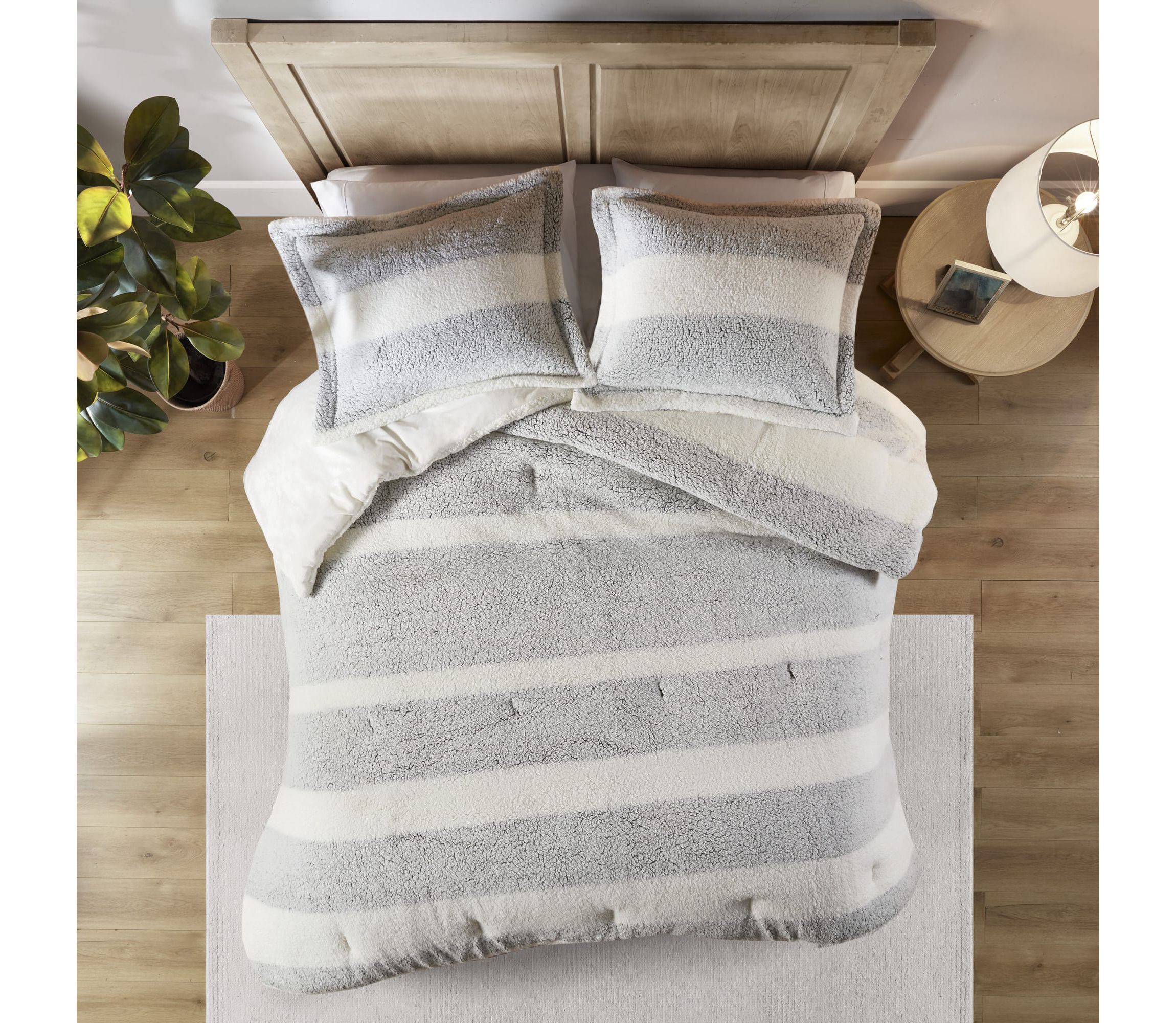 Hollis Sherpa Comforter Set