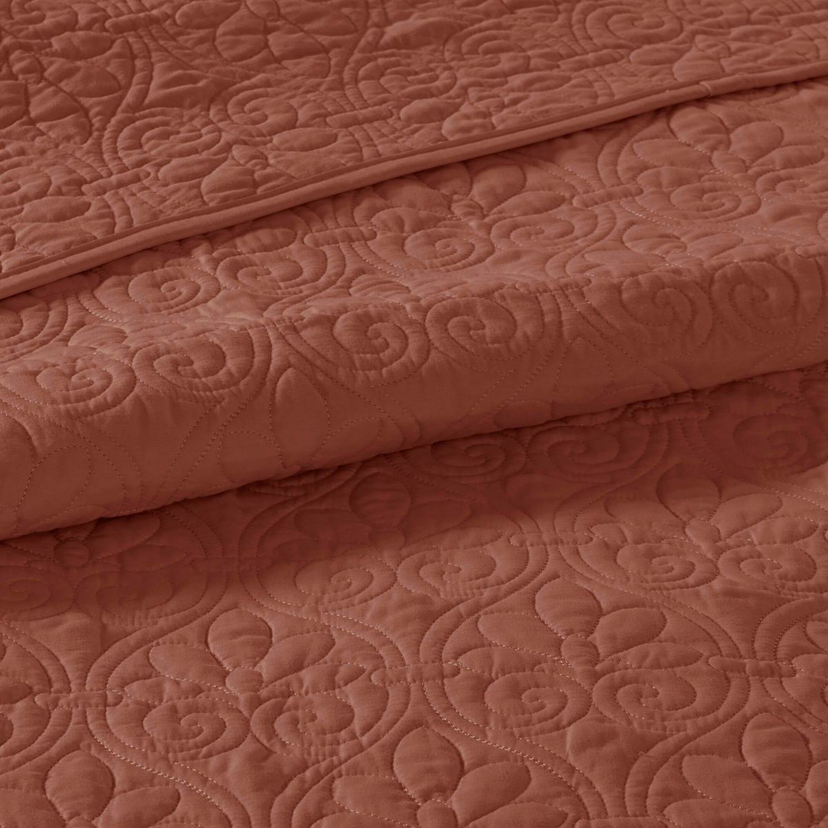 Quebec 3 Piece Reversible Quilt Set