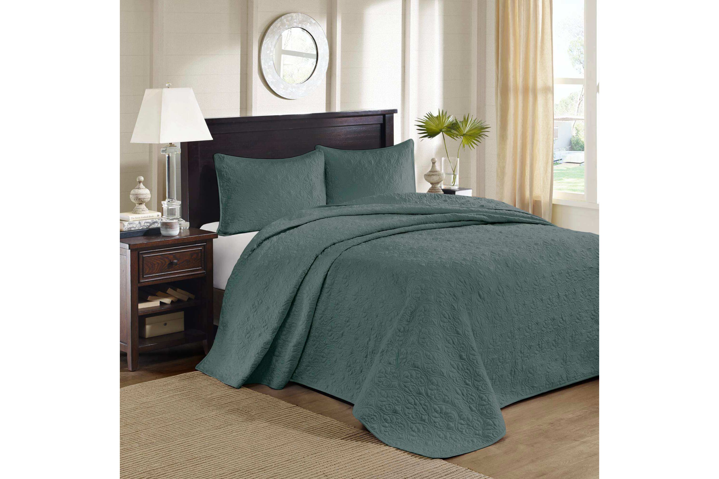 Quebec 3 Piece Reversible Bedspread Set