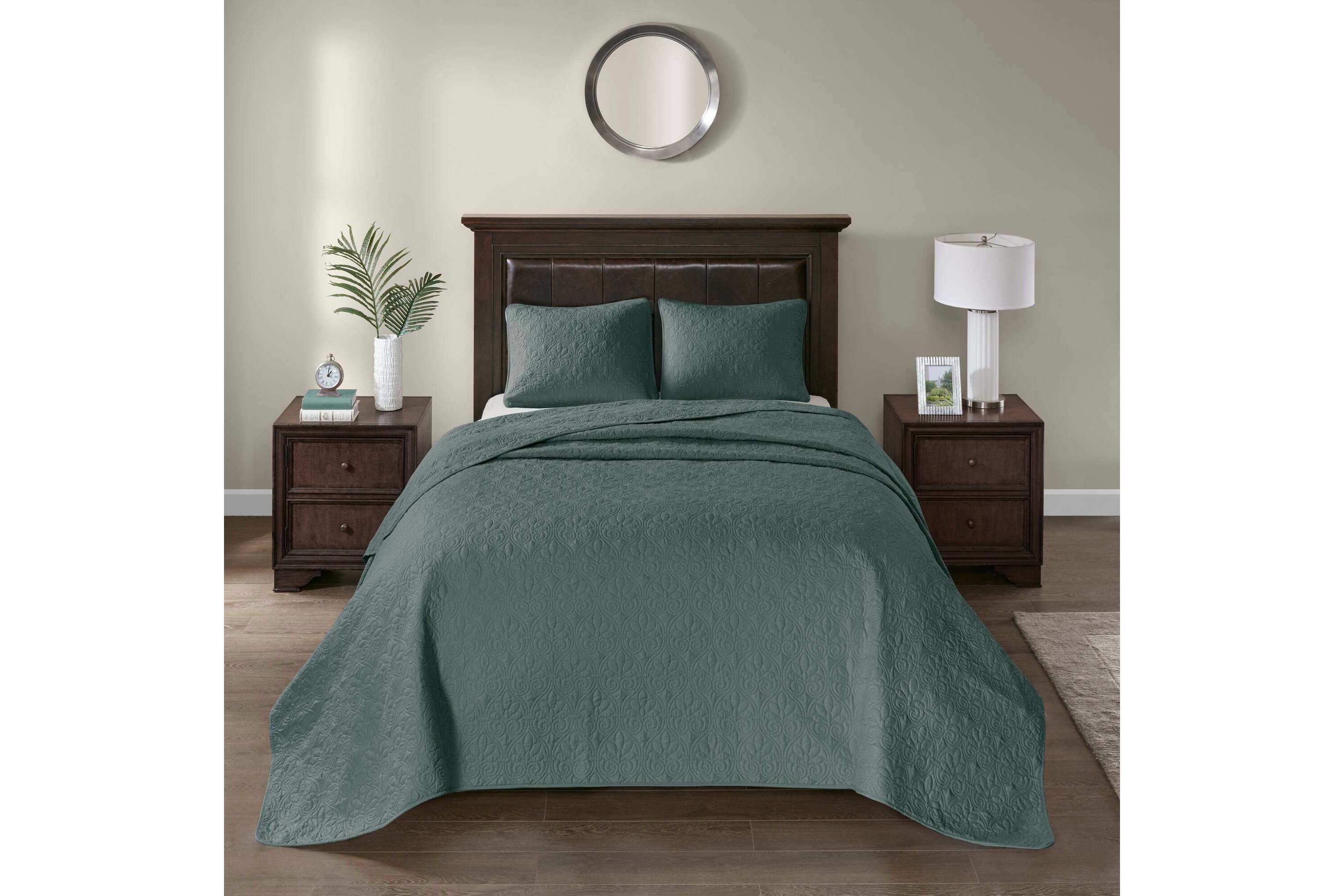 Quebec 3 Piece Reversible Bedspread Set