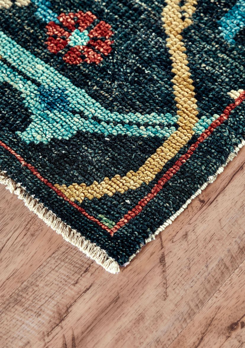 Bashyr Traditional Geometric Area Rug