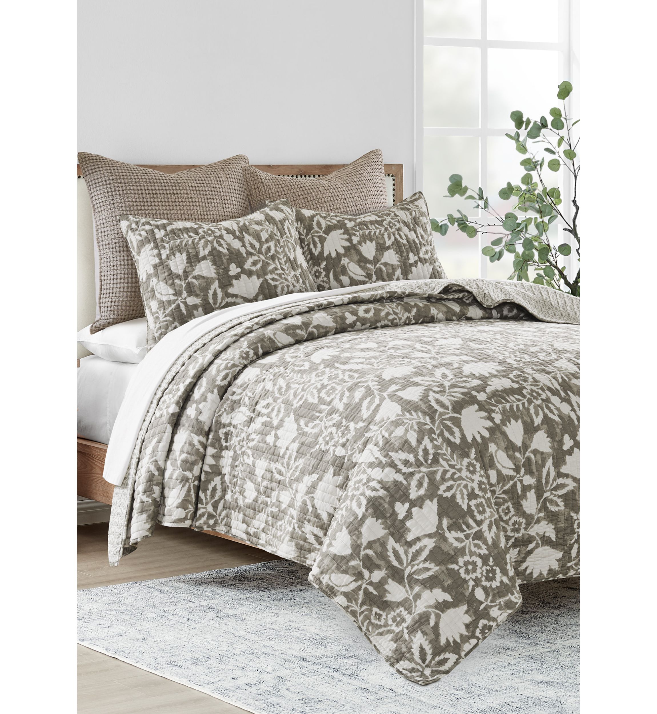 Justine Reversible Quilt Set