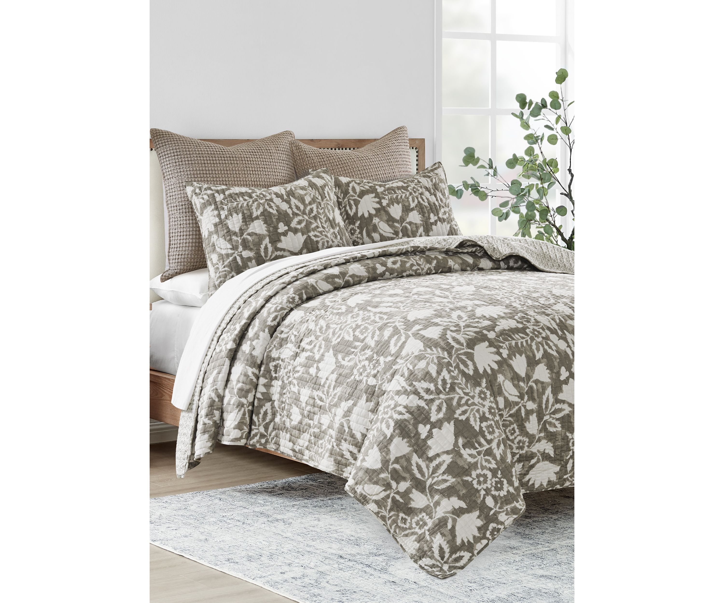 Justine Reversible Quilt Set