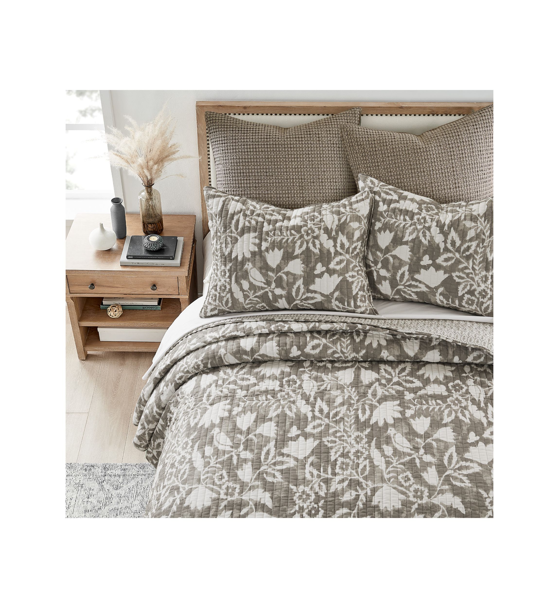 Justine Reversible Quilt Set