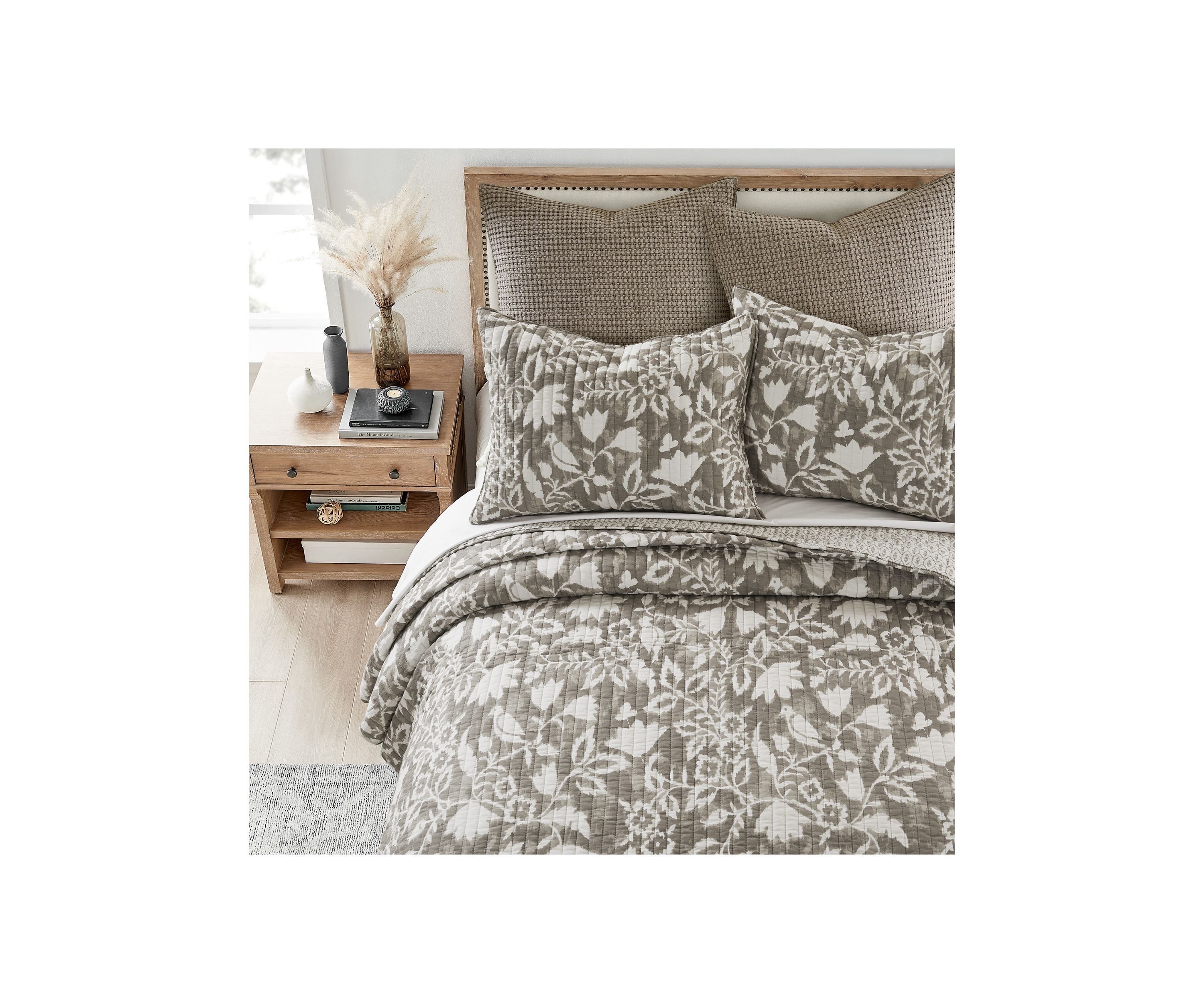 Justine Reversible Quilt Set