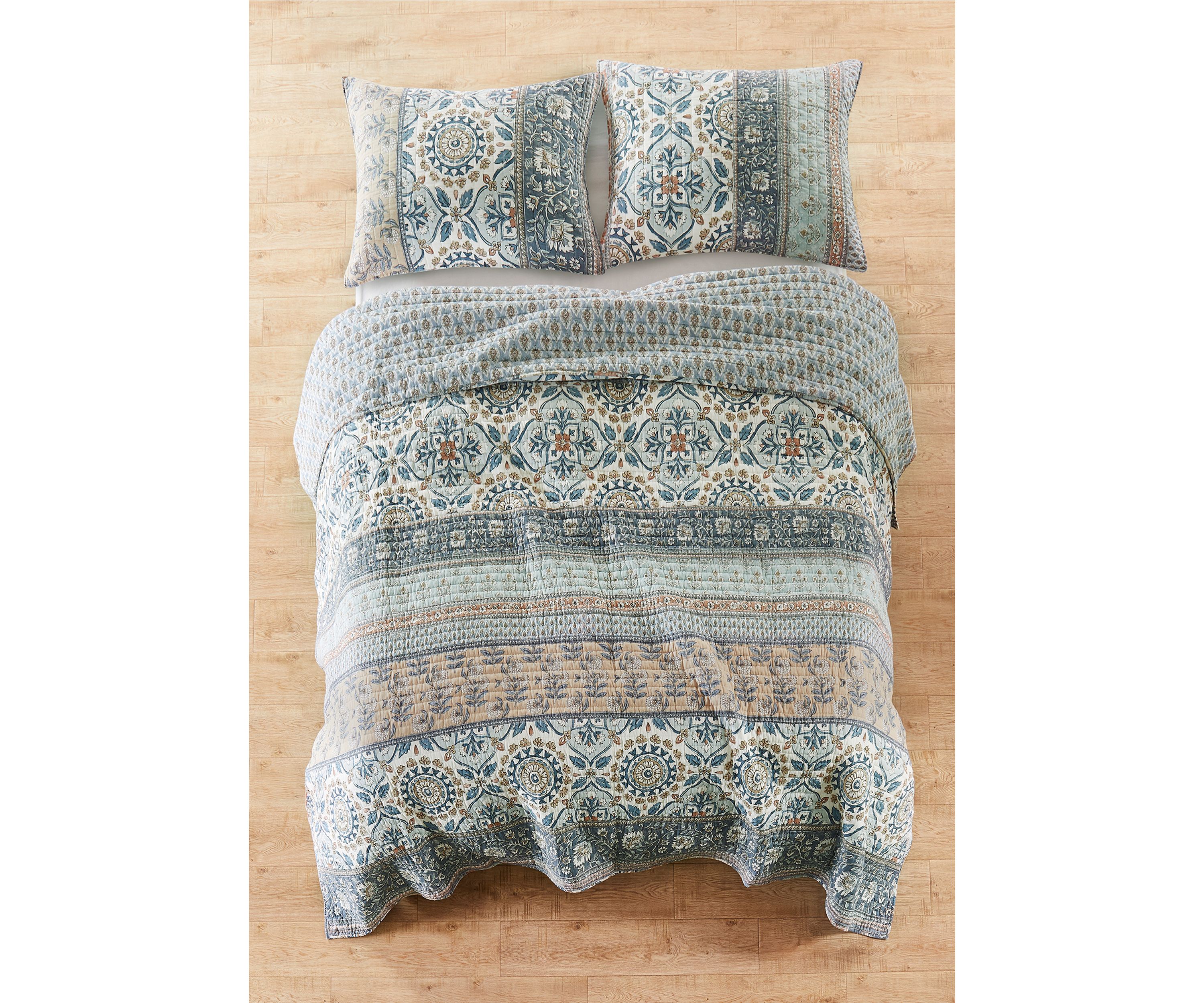 Adira Reversible Quilt Set