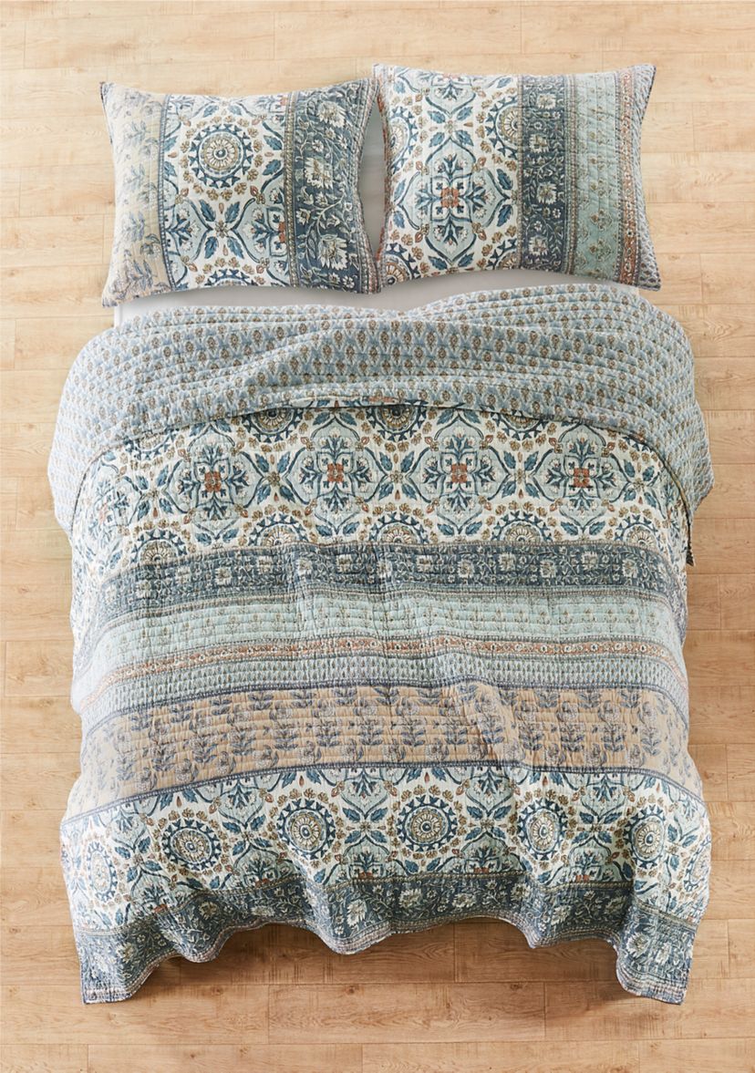 Adira Reversible Quilt Set