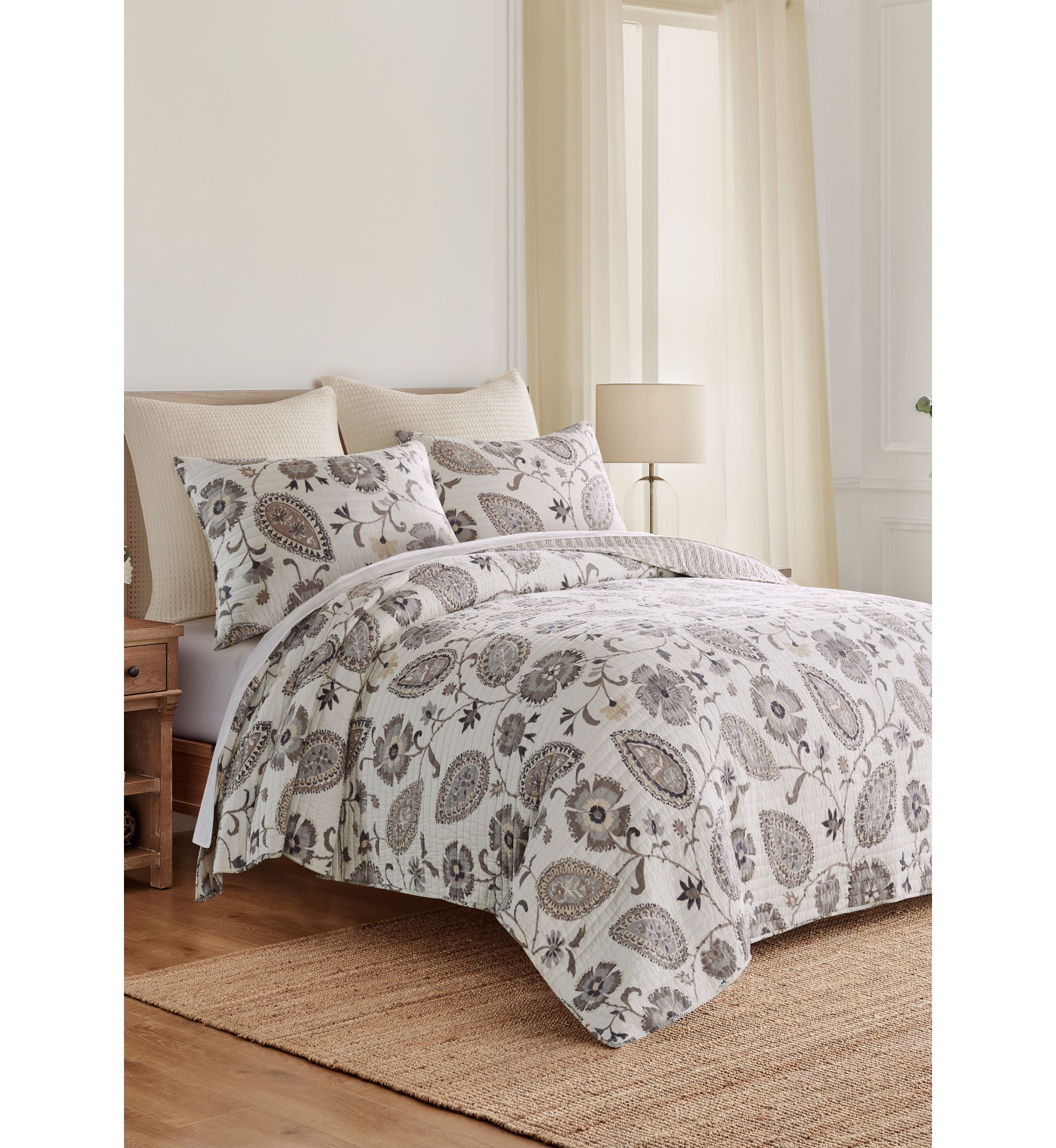 The Klarette Reversible Quilt Set