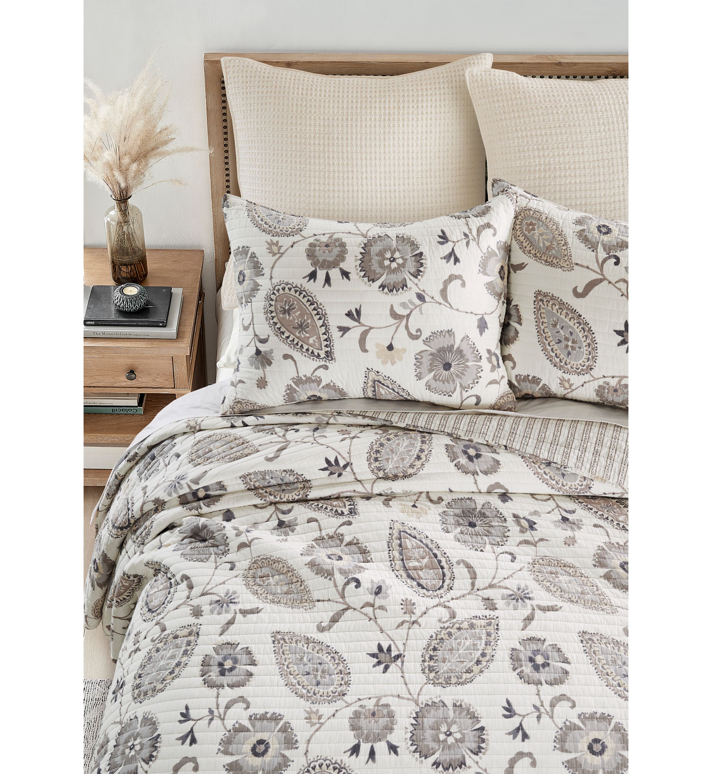 The Klarette Reversible Quilt Set