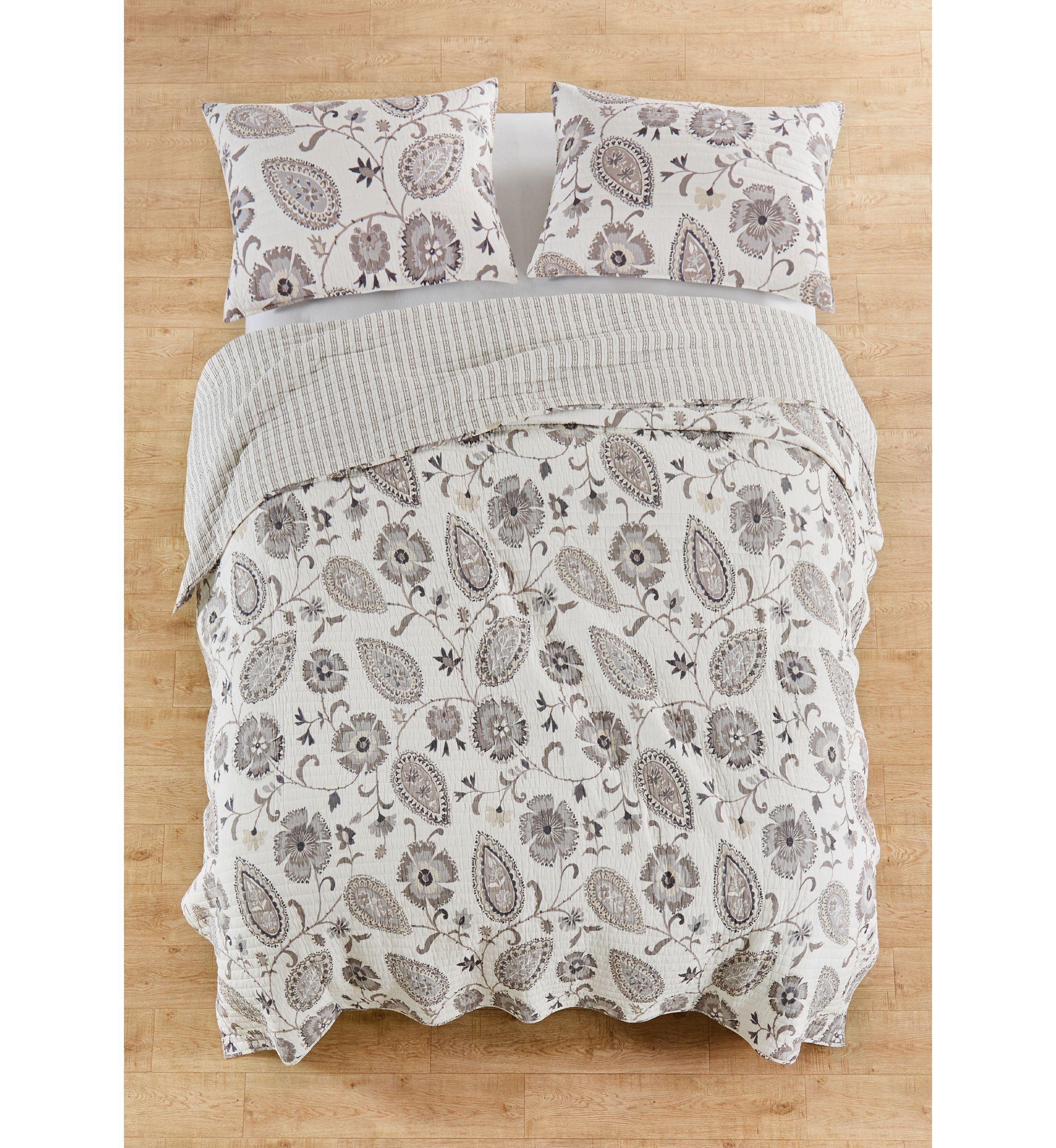 The Klarette Reversible Quilt Set