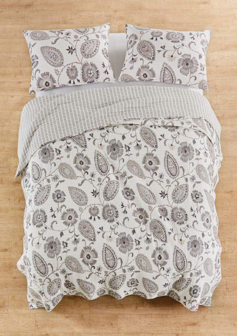 The Klarette Reversible Quilt Set