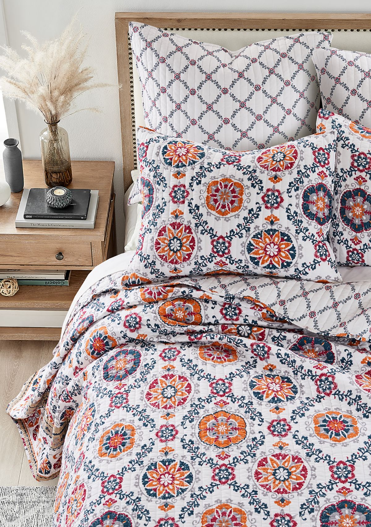 Kalina Floral Medallion Reversible Twin Quilt Set