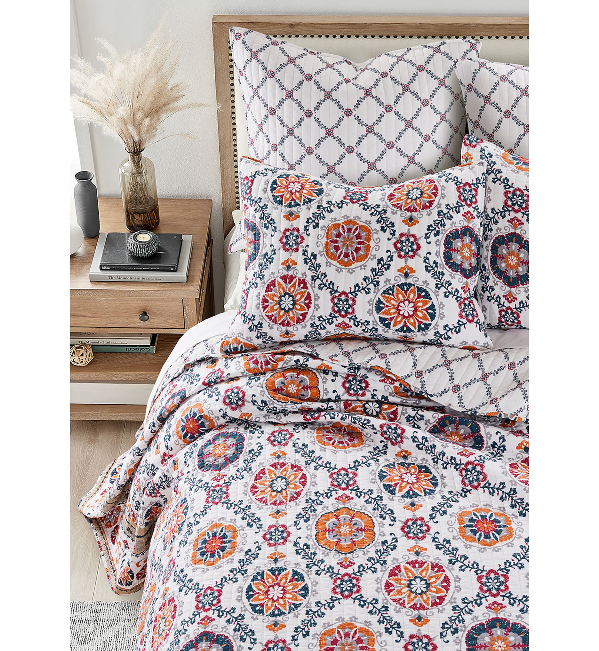 Kalina Floral Medallion Reversible Twin Quilt Set