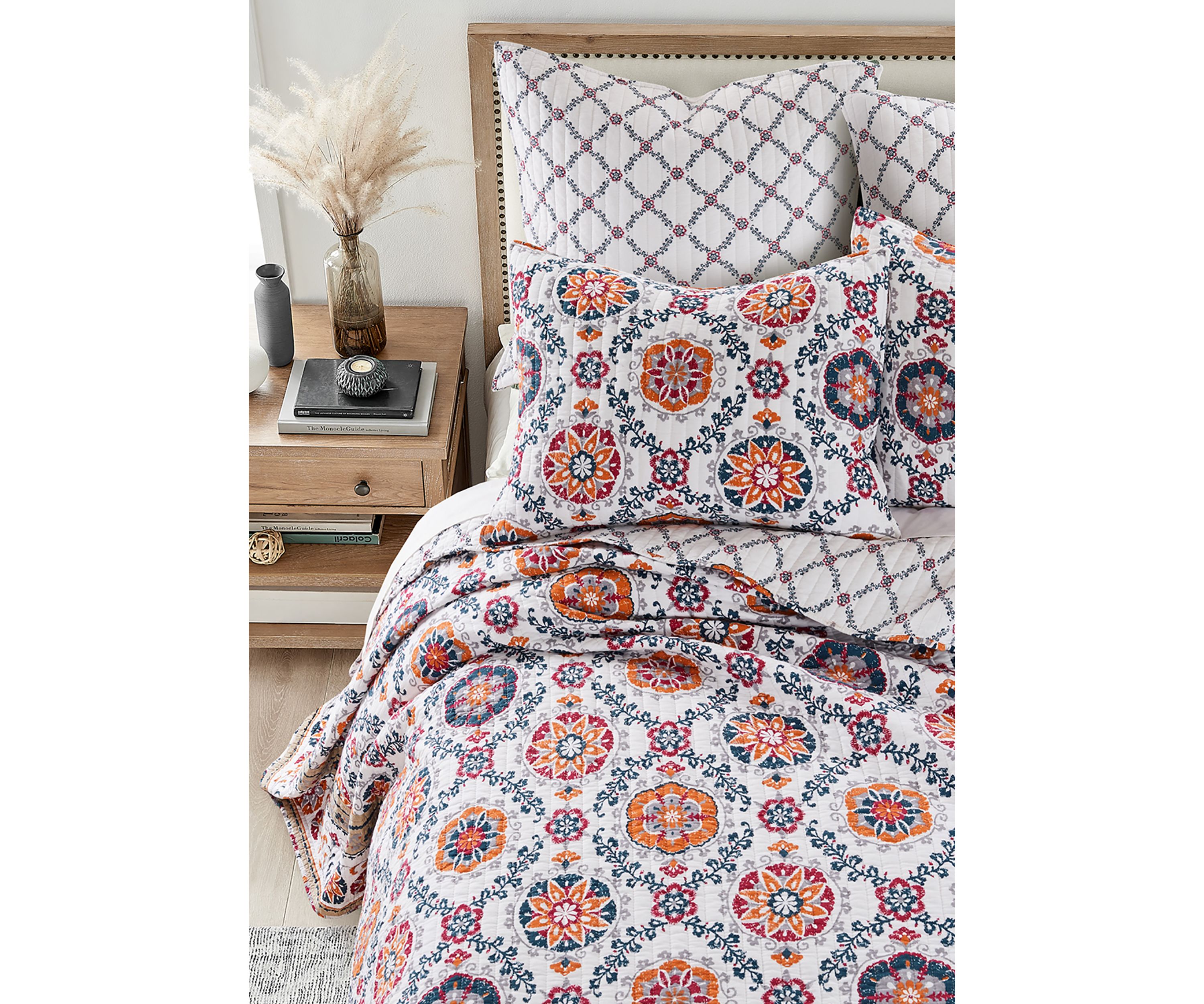 Kalina Floral Medallion Reversible Twin Quilt Set