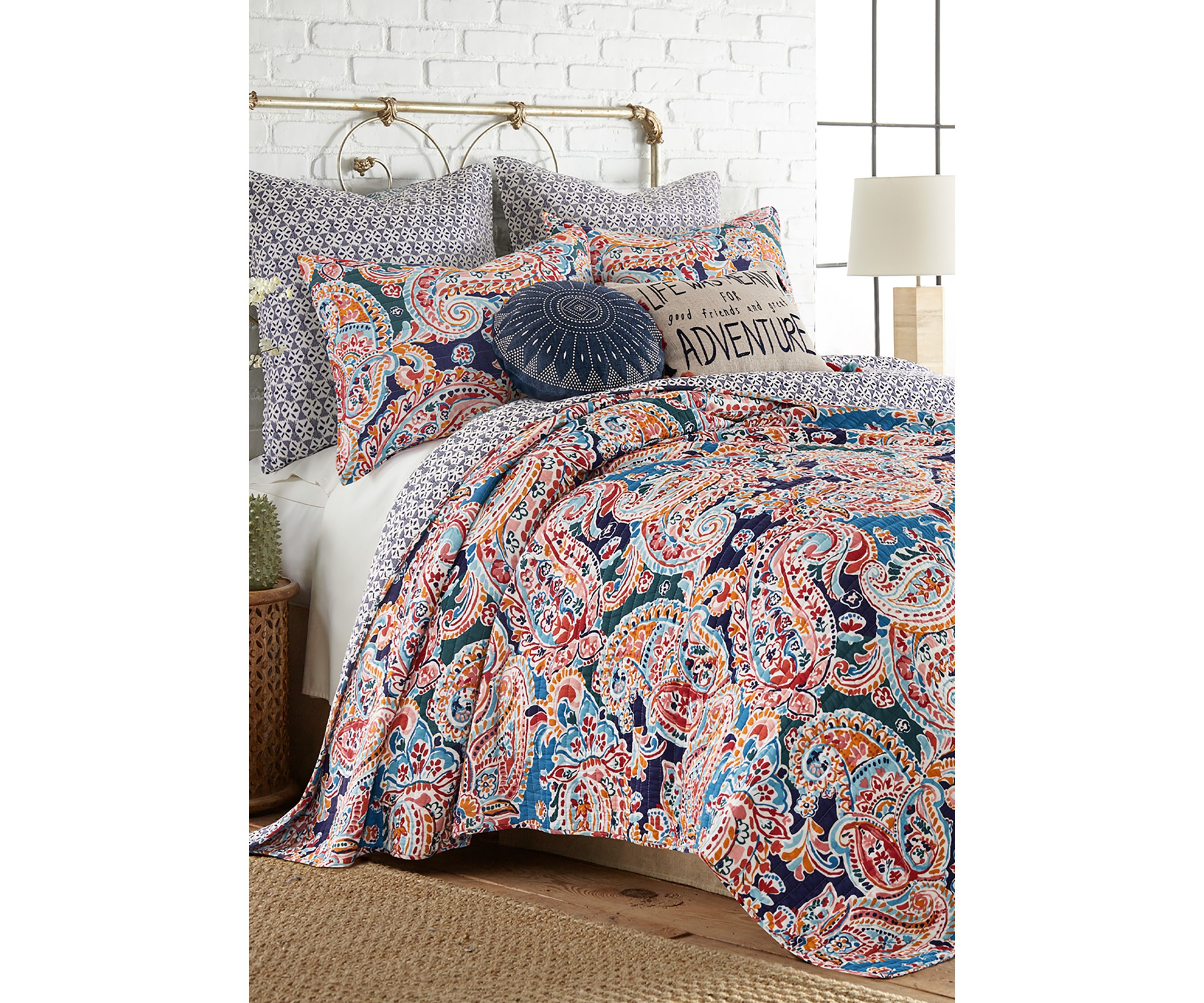 Saronna Quilt Set