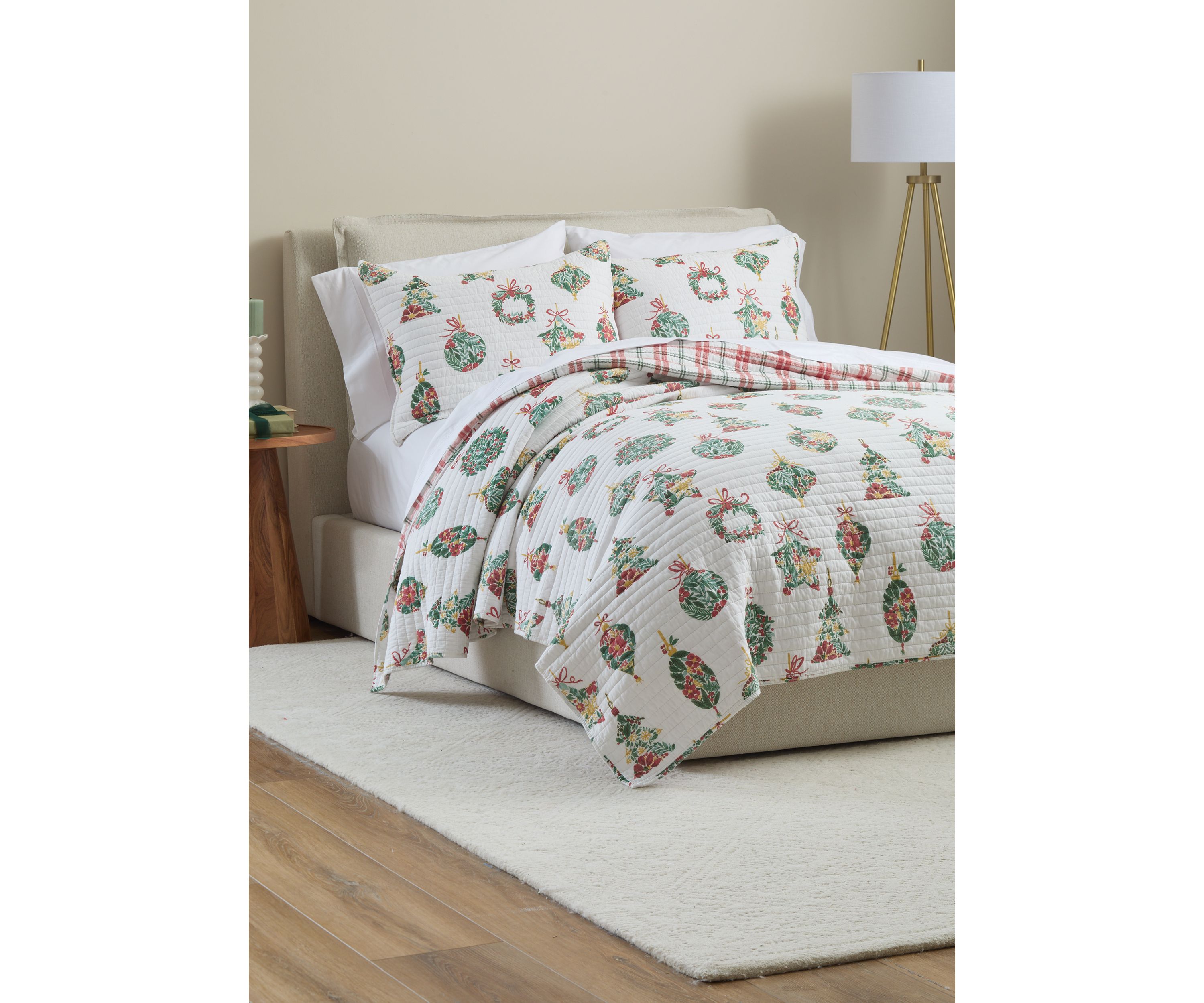 Merry Globes Quilt Set