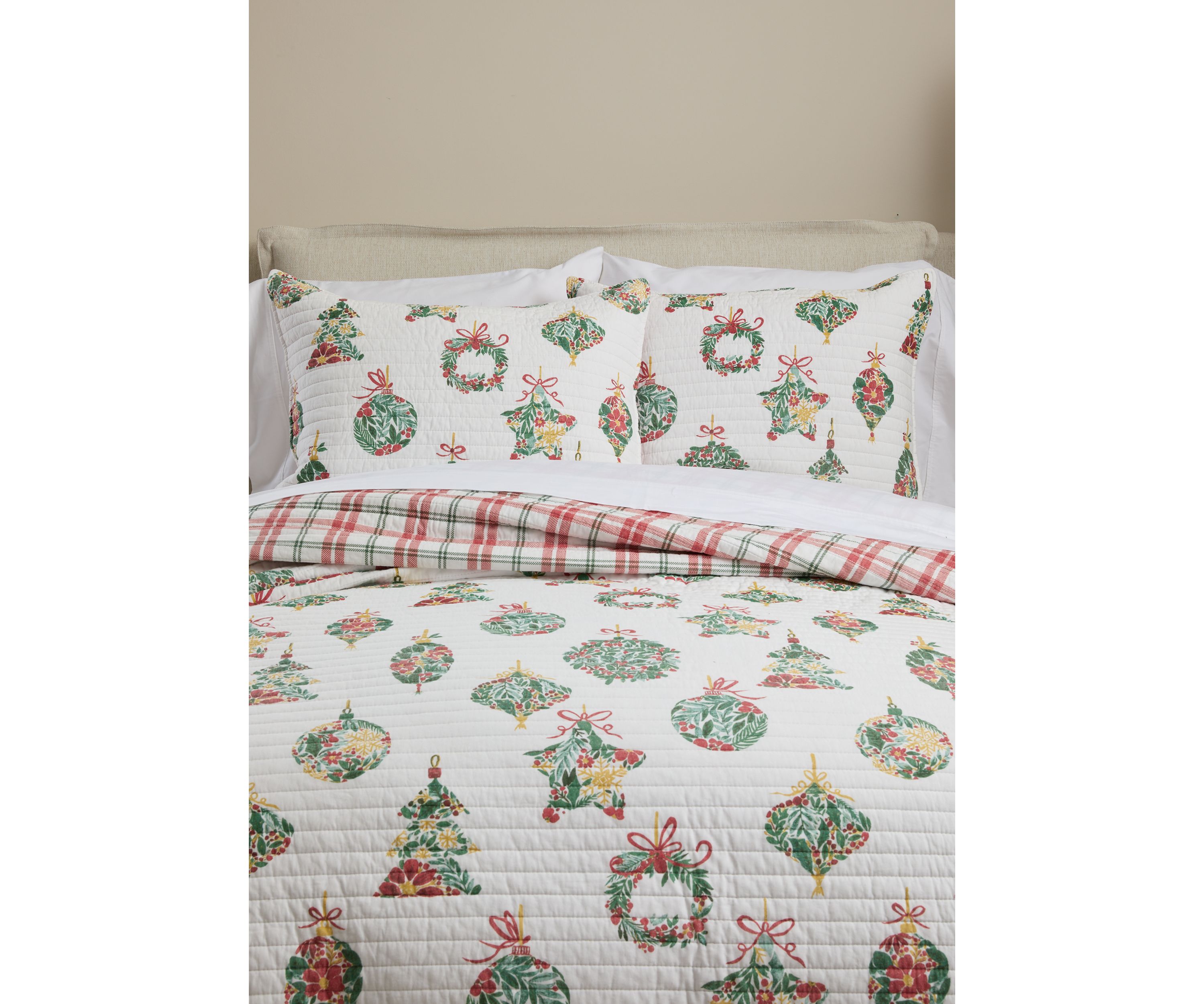 Merry Globes Quilt Set