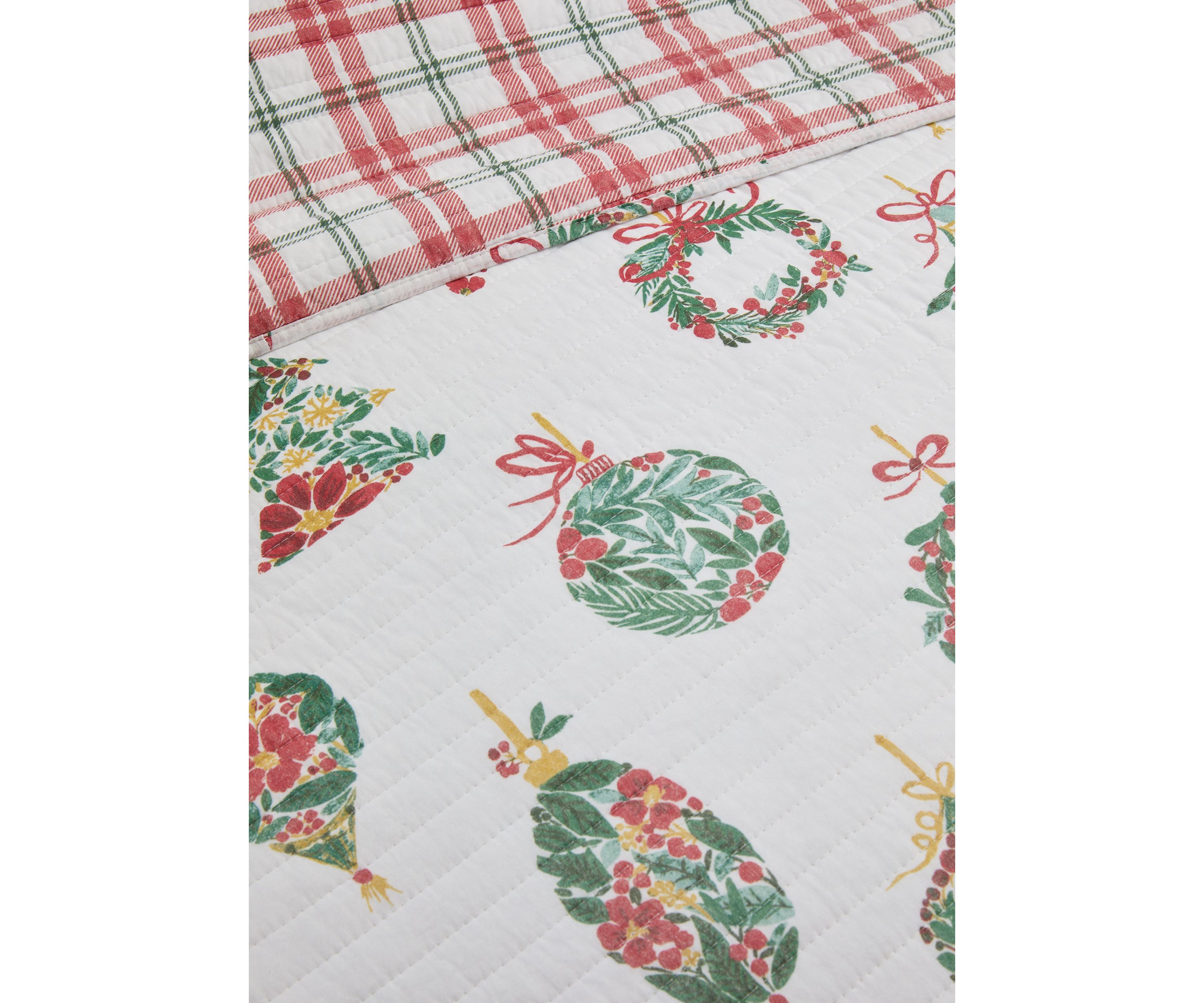 Merry Globes Quilt Set