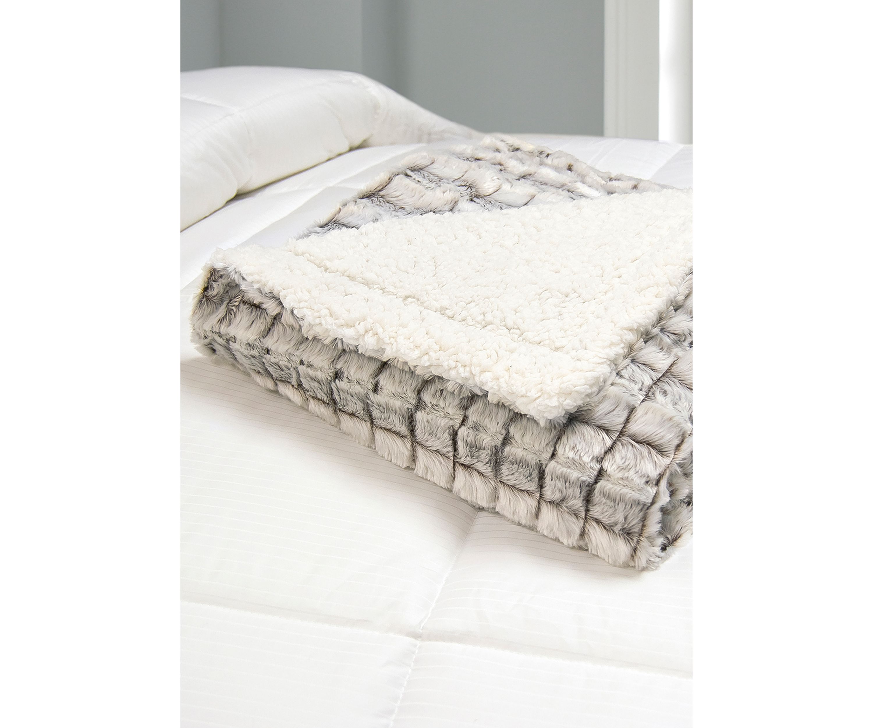 Micromink/Sherpa Reversible Throw
