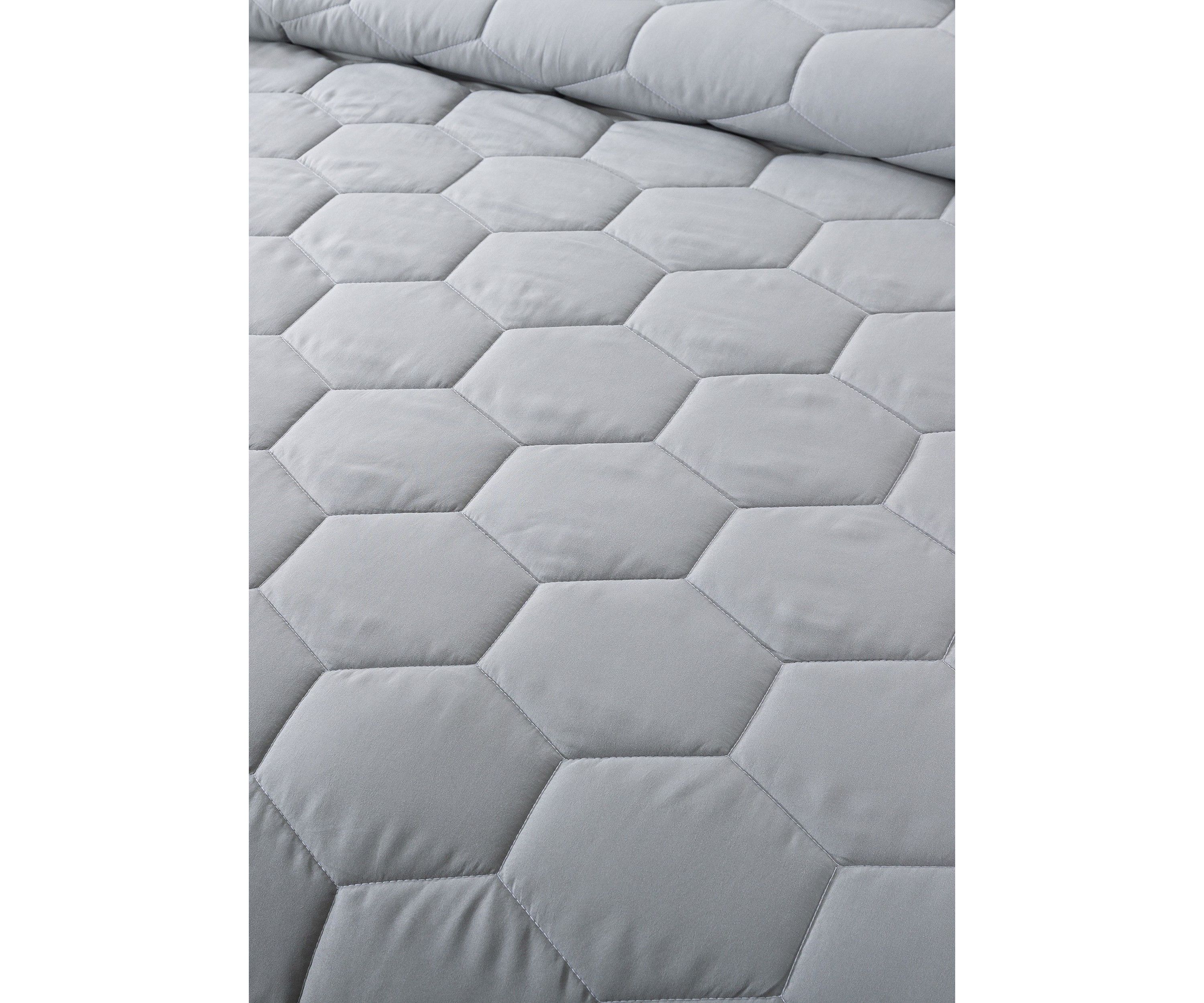 Honeycomb Color Contrast Stitched Down Alternative Blanket