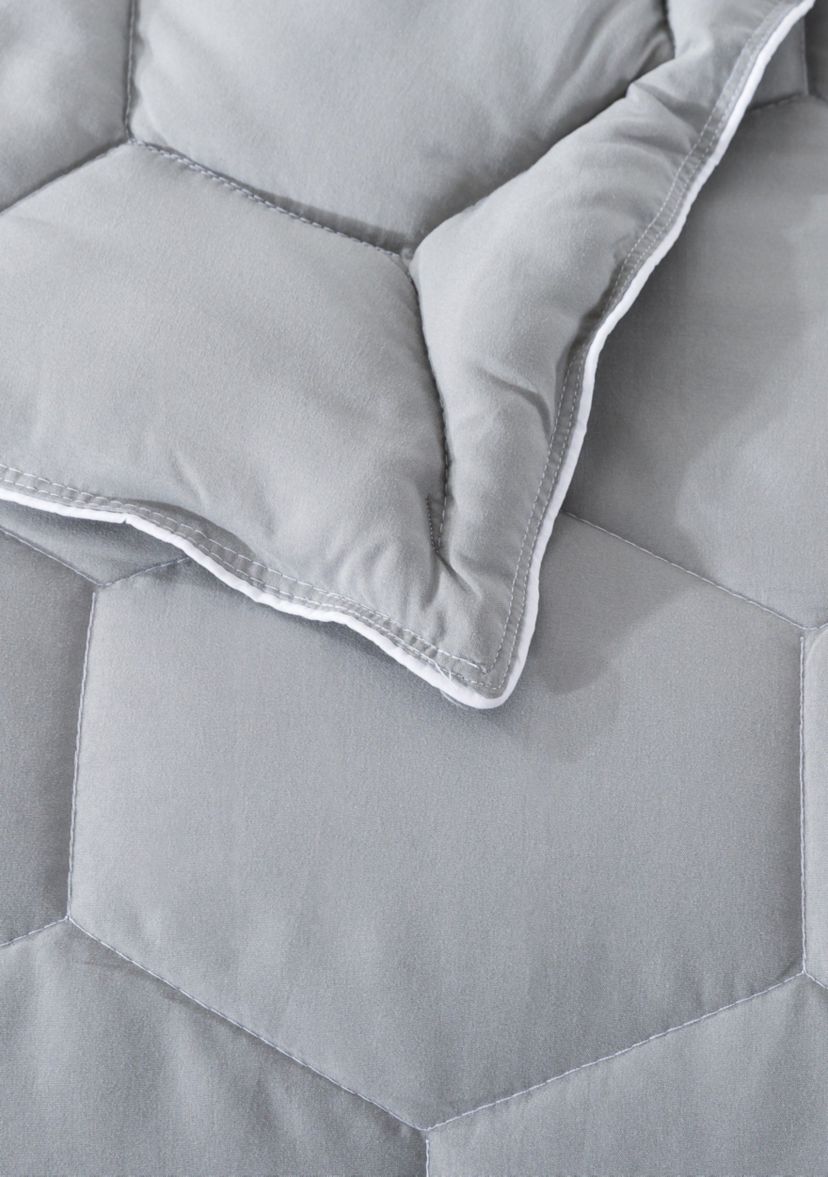 Honeycomb Color Contrast Stitched Down Alternative Blanket