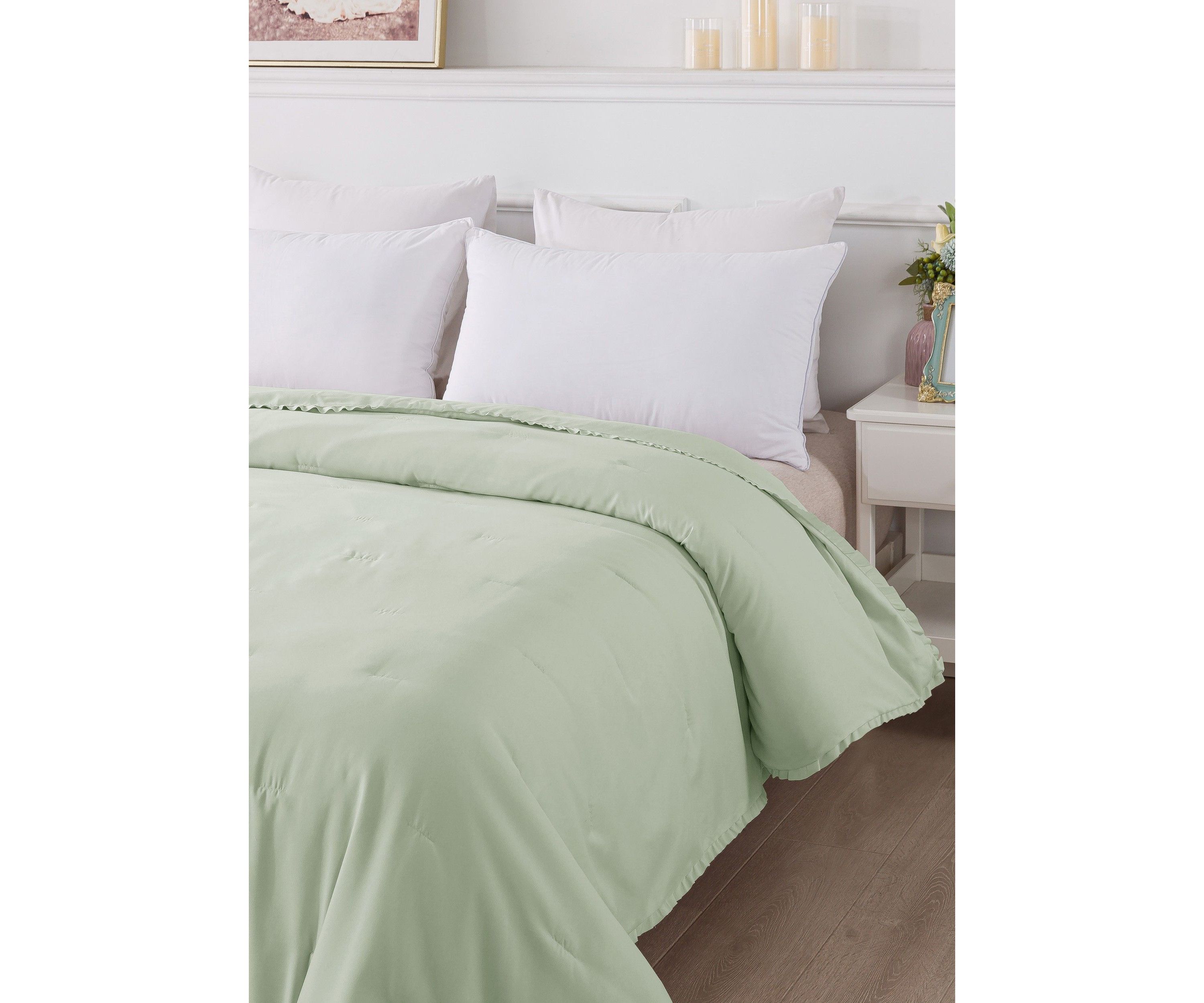 Ruffled Edge Down Alternative Blanket