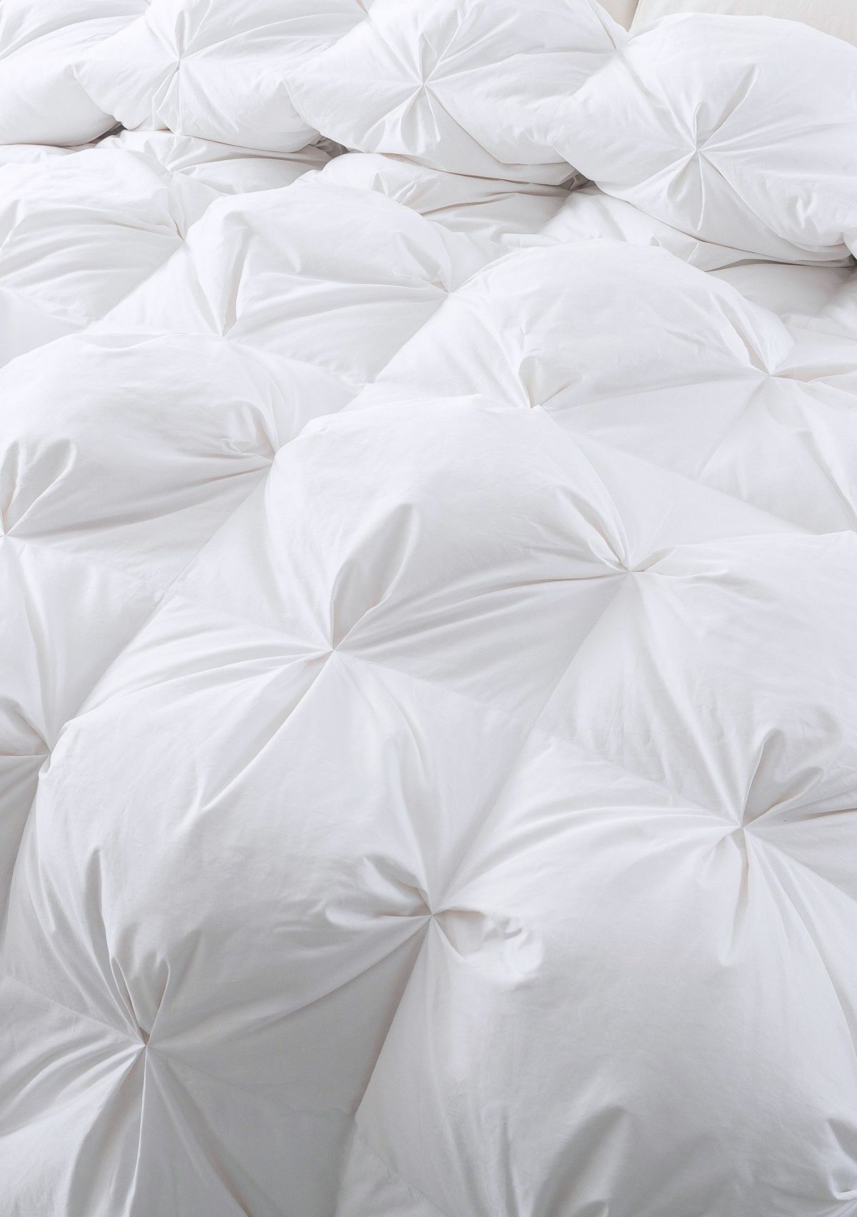 Pintuck Stitch White Duck Down Comforter