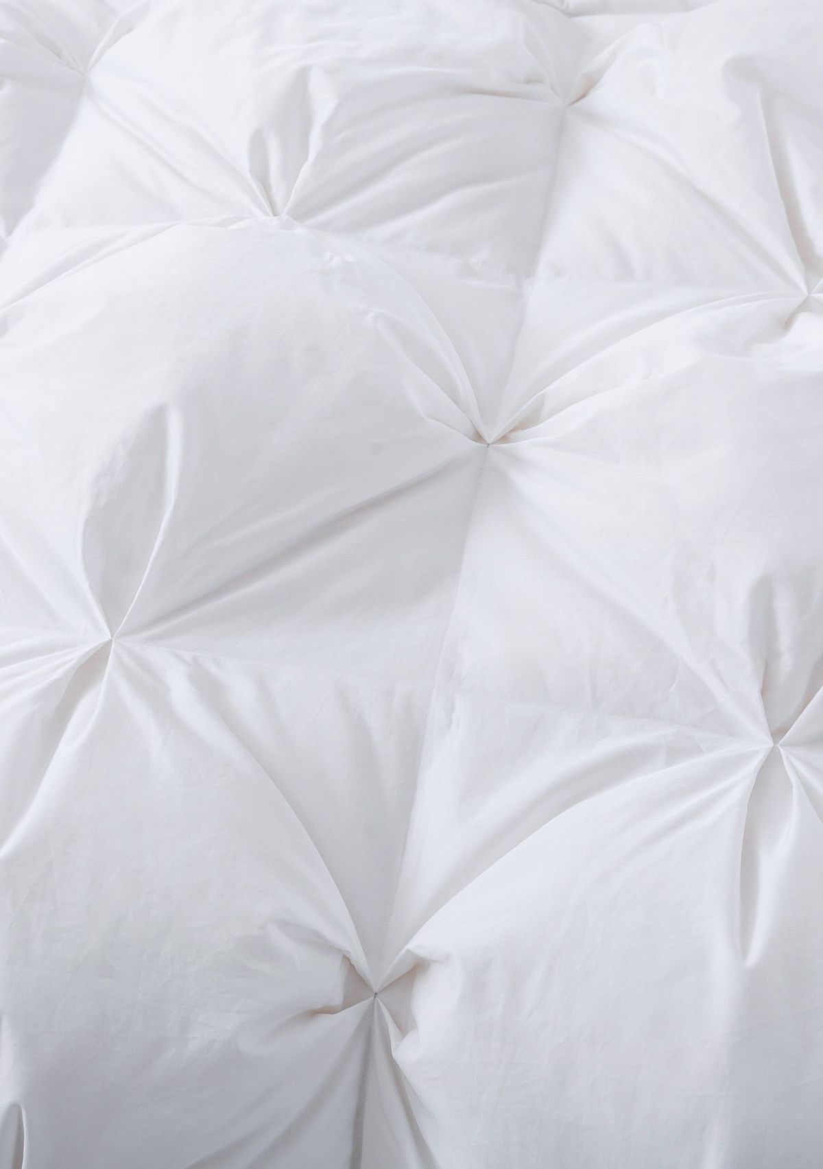 Pintuck Stitch White Duck Down Comforter