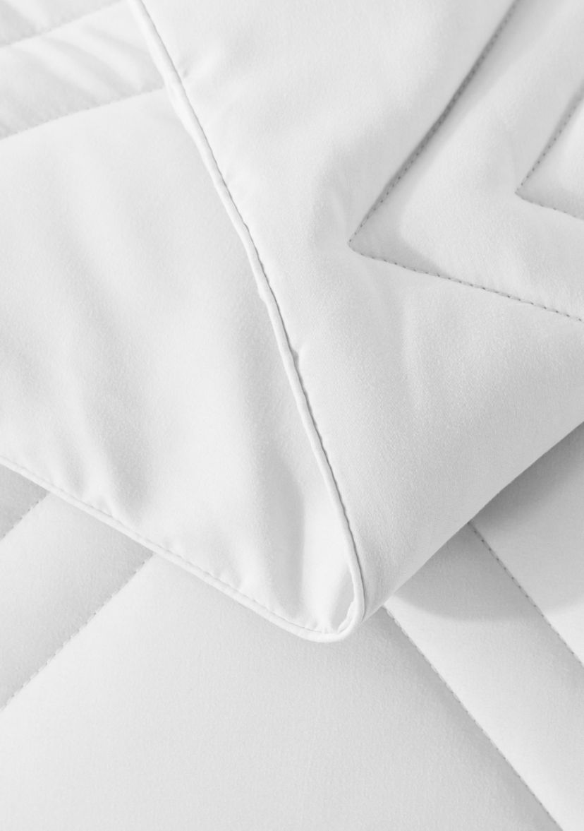 European Gusset Down Alternative Comforter